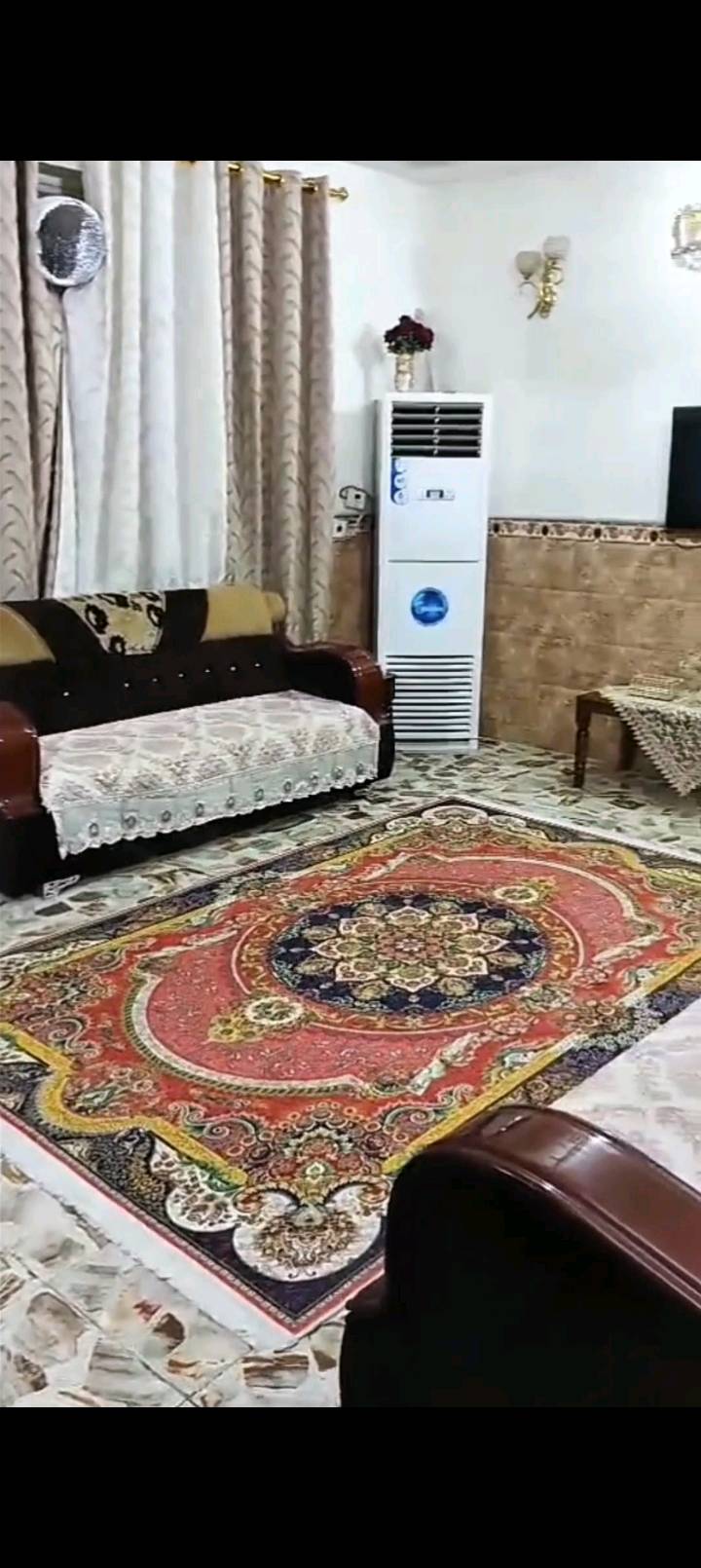 سلام عليكم

متوفر بيت مساحة 100 متر
واجهة 10 نزال 10 جنس الارض طابو زراعي سند 25 وبي اقرار محكمة 

يتكون البيت الطابق الأرضي (الأول) استقبال مطبخ غرفة نوم.. حولي وصحيات.. طابق ثاني 3غرف نوم.حولي.. وصحيات +بيتونه وسطح

العنوان حي البساتين شارع أحمد الوائلي
للاتصال والاستفسار التواصل على الرقم
***********
