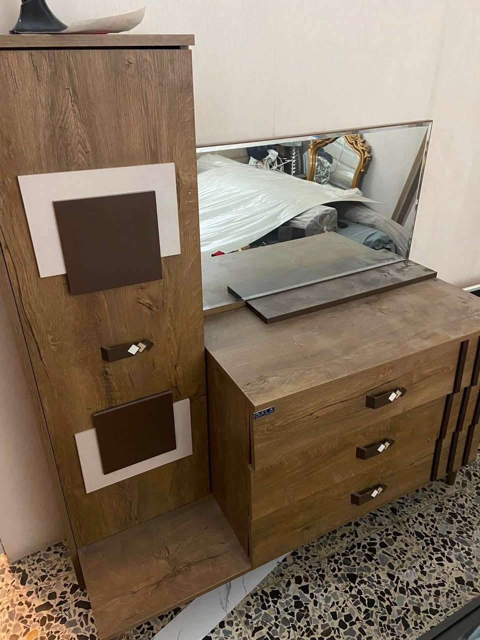 غرفة نوم للبيع
بغداد الجديدة النعيرية
***********
