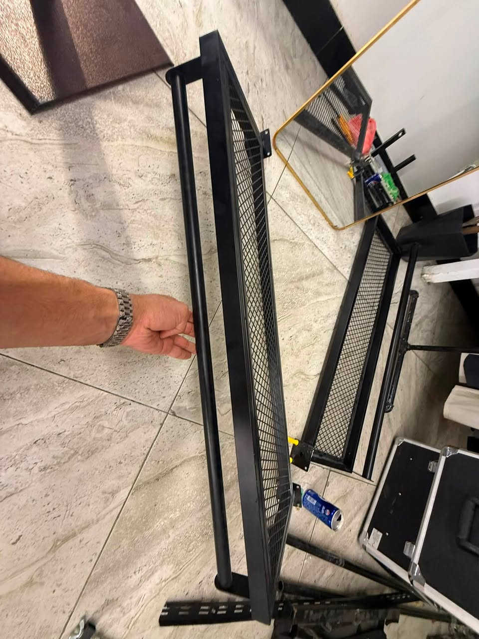 ستاند من شركة الجوكر للديكمور درجة اولى قياستة الطول 90سنتيم
العرض 10سنتيم يرهم رف ايظاً سعرة ب35دولار ماخذة 
سعر الواحد 35الف 
***********
