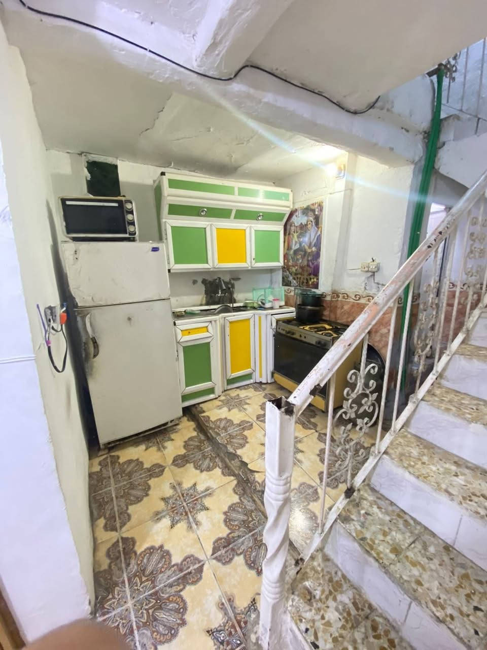 بيع مستعجل 
نصف قطعة البيع  قطاع 55 موقع خلف بانزين خانة داخل أول فرع. مقابيل محطة الغاز  بل رادات  قريب على شارع عام شارع عريض  يحتوي بيت على. طابقين وكراج كبير  طابق لأول استقبال وممر وغرفة نوم و مطبخ و حمام وطابق ثاني  بيتونة وممر وحمام وغرفتين وبلكونة. بناء نضيف ومسكون. ترميم جديد  نزال 12 والعرض4  مساحة 46 واقع حال 50.  سعر 118 وبي مجال.  
الاستفسار ولاتصال ***********
موقع أول فرع  مال اتوليد بانزين محطة رابع بيت  على يسرى  بل رادات
