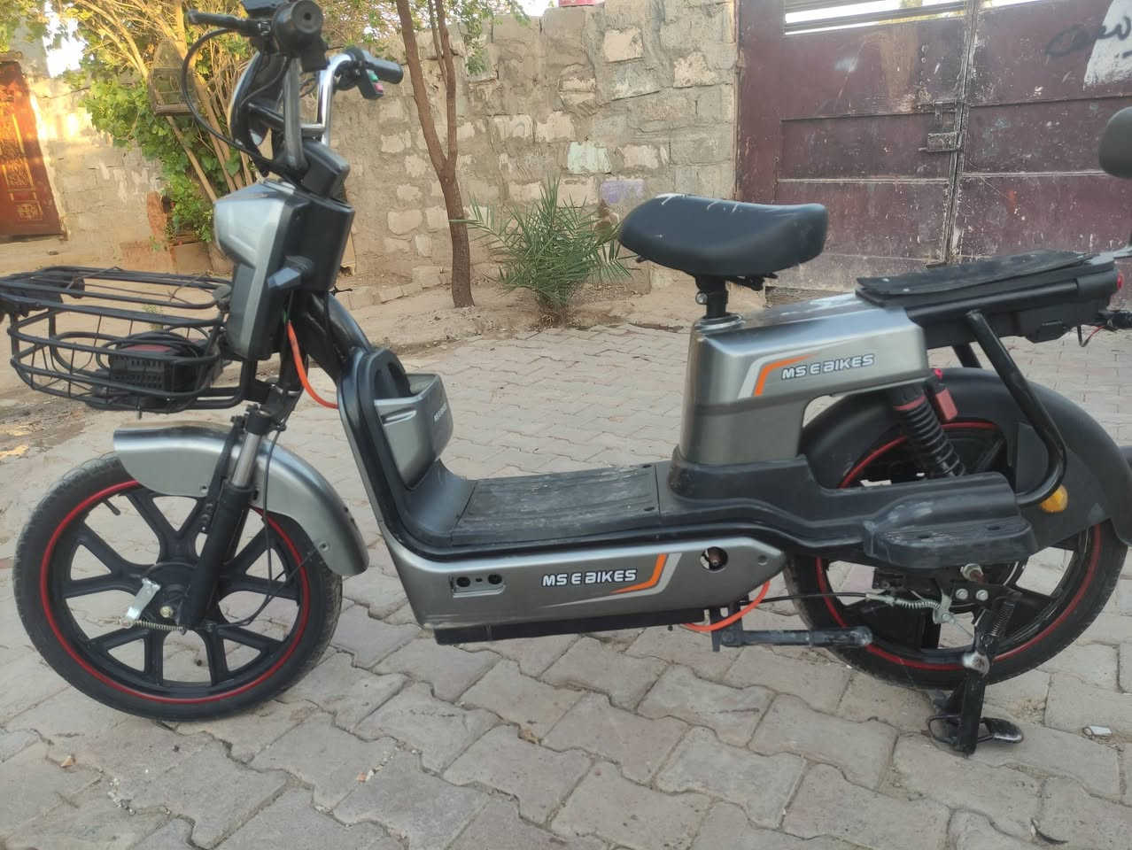 دراجه شحن اي عيب ما بيه سعر 300بيه مجال 
رقم التلفون ***********
