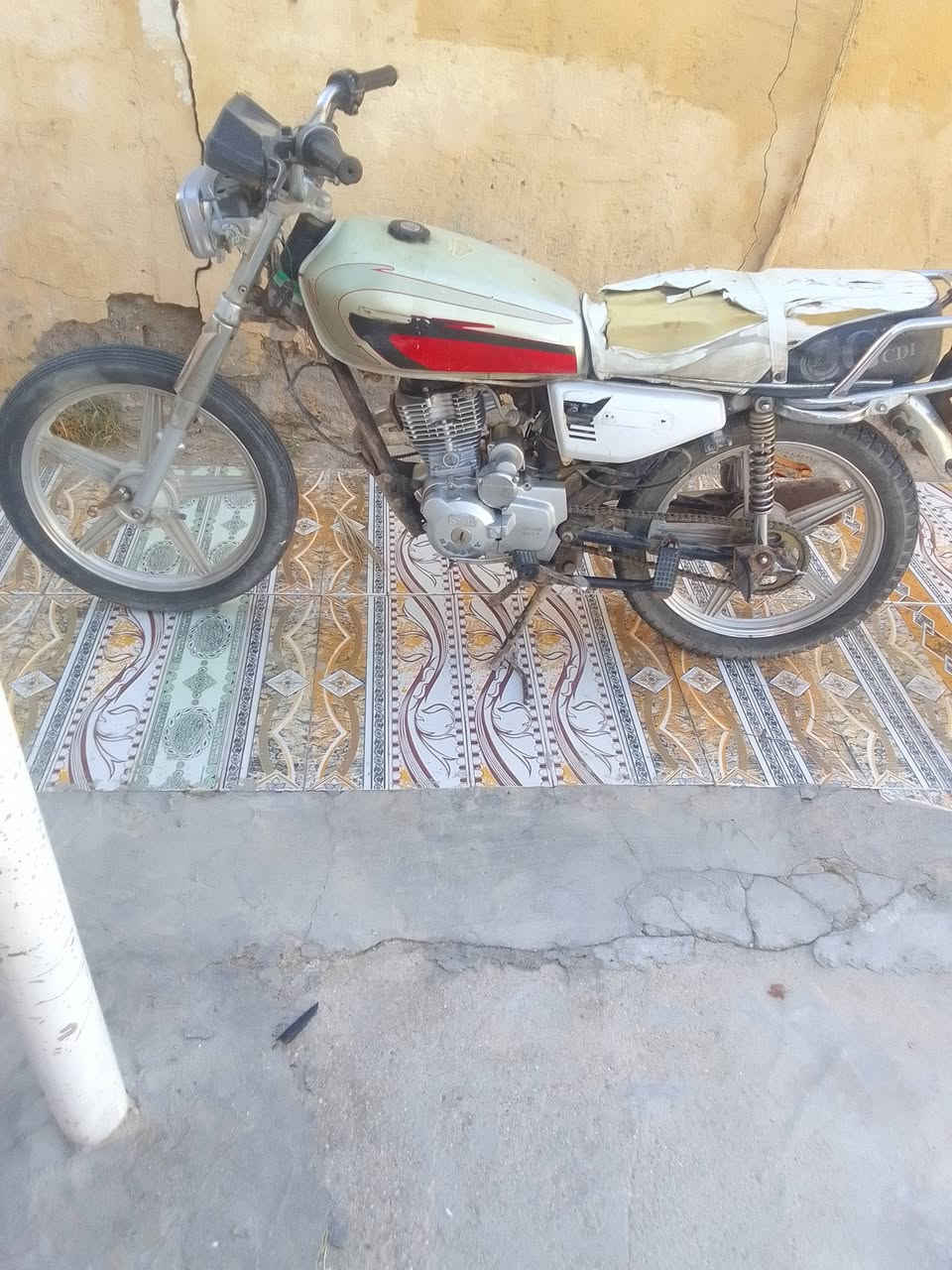 سلام عليكم شباب دراجه للبيع سافين موديل 19 بس وصل بسمي مكاني كميت منطقت نهر سعد  السعر 400 والشراي يتصل ويدلل        ***********

