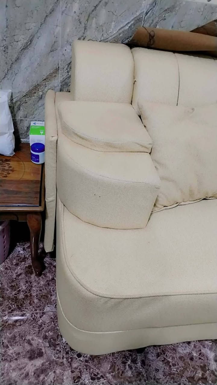 ديوان للبيع 12 متر 22 نفر...  شغل توصاه مو سوكي حطاطه خشب بلوك سفنج ضغط قماش درجه اولى سويته قبل شهرين مليون وربع للبيع مليون وبي مجال...  العنوان كاطون الرحمه قرب جامع الاقصى ***********
