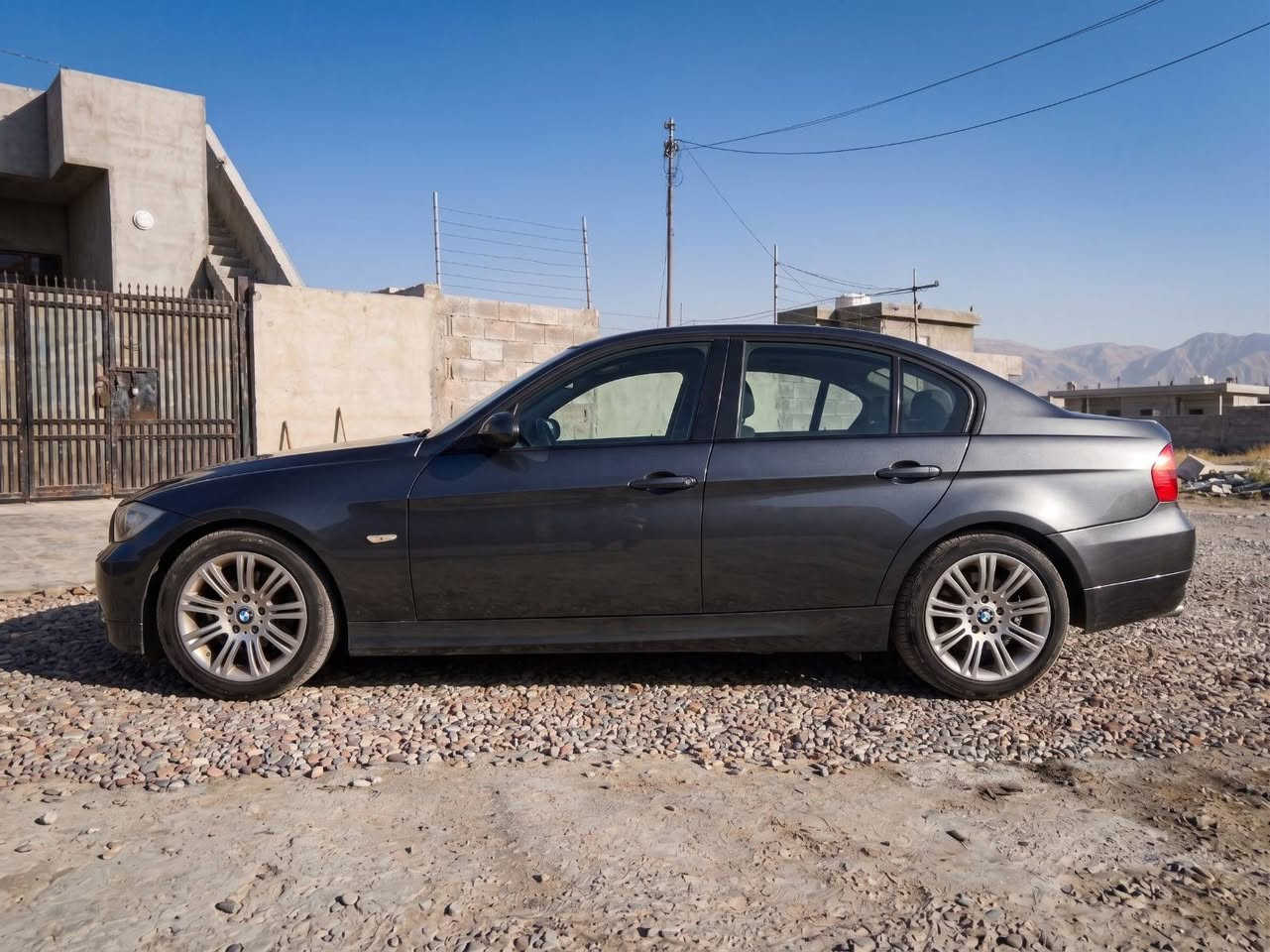 ئەوروپی سوکان عەکس BMW e90 مۆدێل 2005چوارپستۆنی بەنزین  شەش گێر.  بەسمە .  تەبریت کارەبای گێچ هەموی ئیش دەکات .   . بەنزین کەم دەخوات  
ناونیشان کۆیە
بۆ زانیاری زیاتر تێل بکە 
***********واتس ئاپ .ڤایبەر

بۆ زانینی نرخ کۆمێنتێک بکە ڕاستەخۆ دێت بۆت ✅❤️
