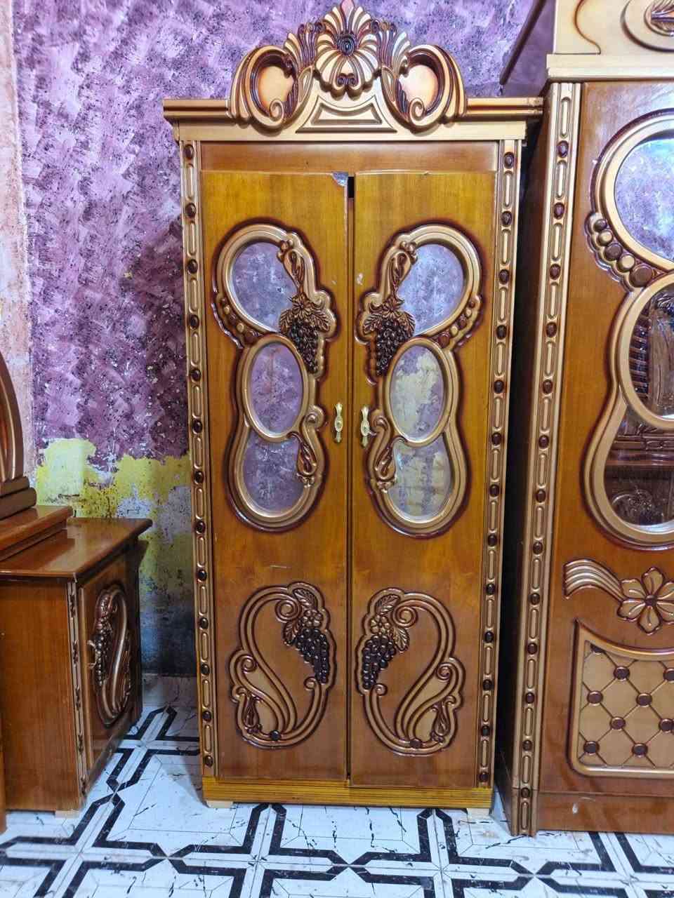 غرفة اخشاب ام السته نجاره جديده كلش نهايته 650 مكان ناصريه ***********
