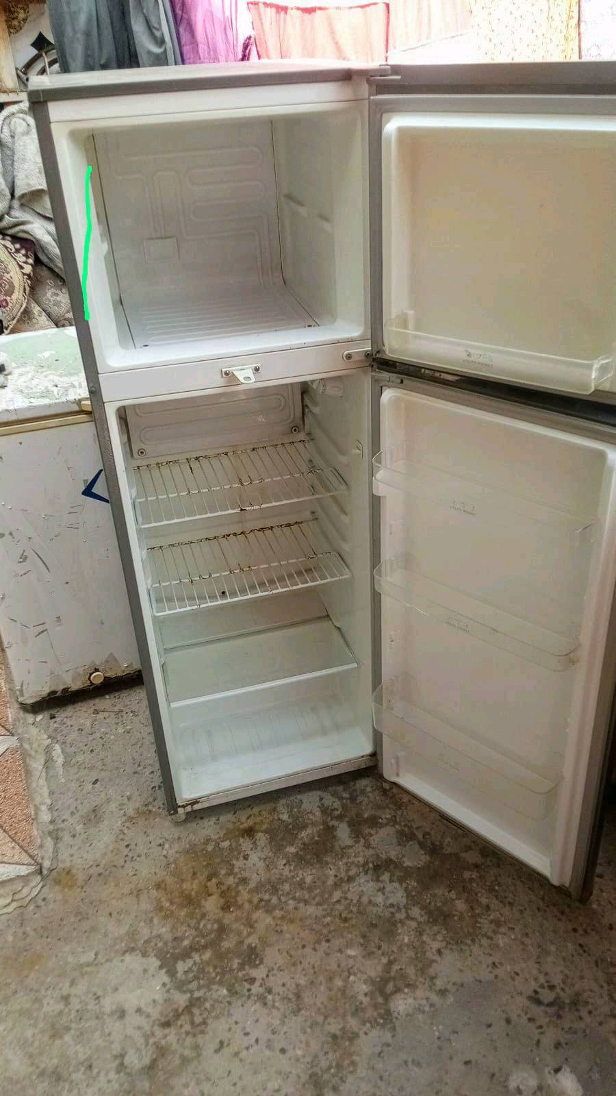 ثلاجه حجم وصط ماطوره على كبس الشركة 