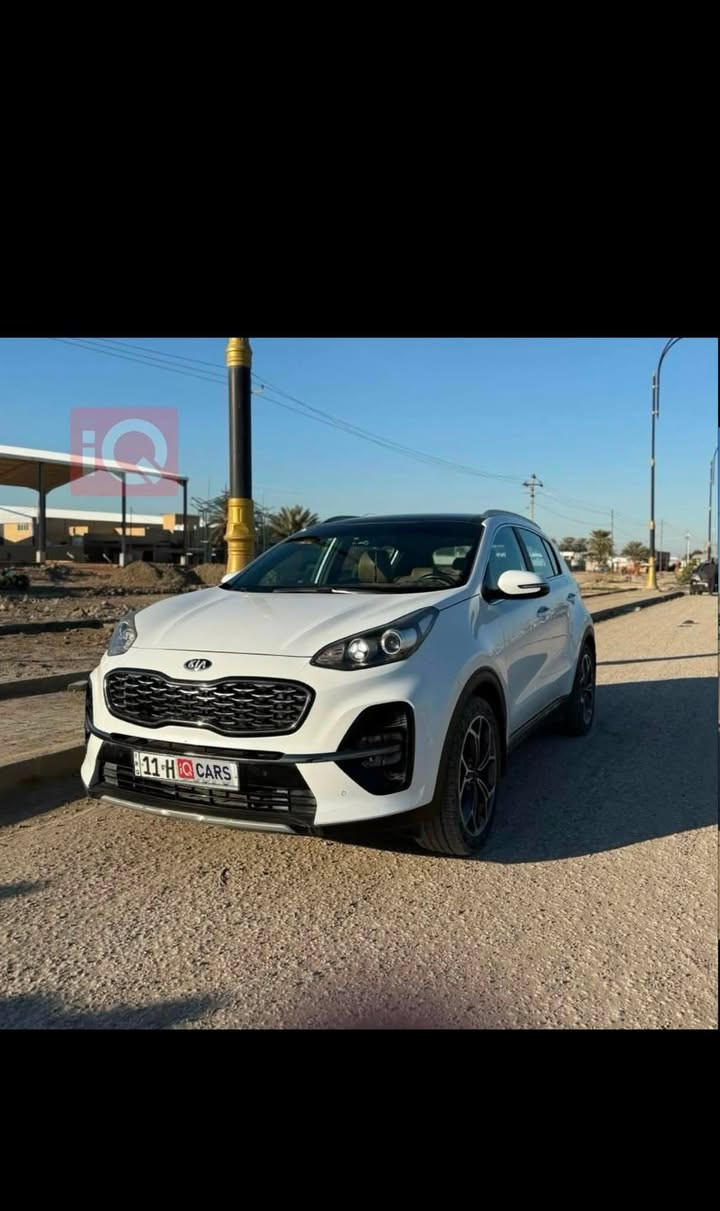 السلام عليكم 
سبورتج  2019 شكل 2020
 جي تي لاين فول مواصفات
 ماشية ٩٩ قابل للزياده
 رقم بغداد الجديد باسمي 
 السياره بيها ( باب الصدر صبغ وبيها رصعتين وتكحيل بلدعاميه )وصور السونار موجوده 
المواصفات جي تي لاين اعلى فئة بالسبورتج 
( بصمة / بانوراما / كراسي كهرباء /جنطة كهرباء / كراسي جلد / حساسات امامية / حساسات خلفيه / تبريد قطعتين / تحكمات ستيرن / ٣ وضعيات قيادة / سايد بريك دكمه / اوتو هولد / شاشة ابل كار بلاي/ اندرويد اوتو / مانع انحدار / محرك دوش / كامرة خلفية / شفتات ستيرن /شاحن واير ليس )
وبعد بيها هواي مواصفات 
مكاني بابل / حله
السعر  ١٨٢ وبيها مجال بسيط 
رقمي (***********)
(***********)
