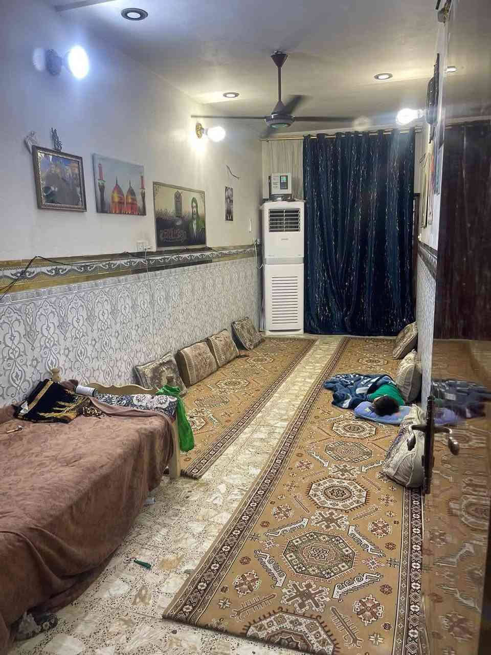 مكلف بل الانشر
السلام عليكم 
بيت طابو صرف للبيع المساحة ٨٠متر  الواقع الحال ١٢٠متر منطقة شهداء العبيدي الثالثة يحتوي على حمام ومرافق خارجية كراج ٥متر مدخلين ديوانية ٧.٥م×2.7م ممر صاله ومطبخ ٥.٥م ×3م حمام ومرافق صحية داخلية وغرفة نوم٤م×٣.٥ ترك خلفي متر على طول البيت الطابق الثاني غرفه نوم اثنين واحدة ٤.٥م×٤م وصالة كبيرة ٥.٥م×٤م وغرفة ٧.٥م×٤م بلكون متر  حمام ومرافق  الطابق الثالث حمام وبلكونة ٤م×٤م  سطحين مطبق اشتايكر الاستفسار لاتصال على رقم ***********
