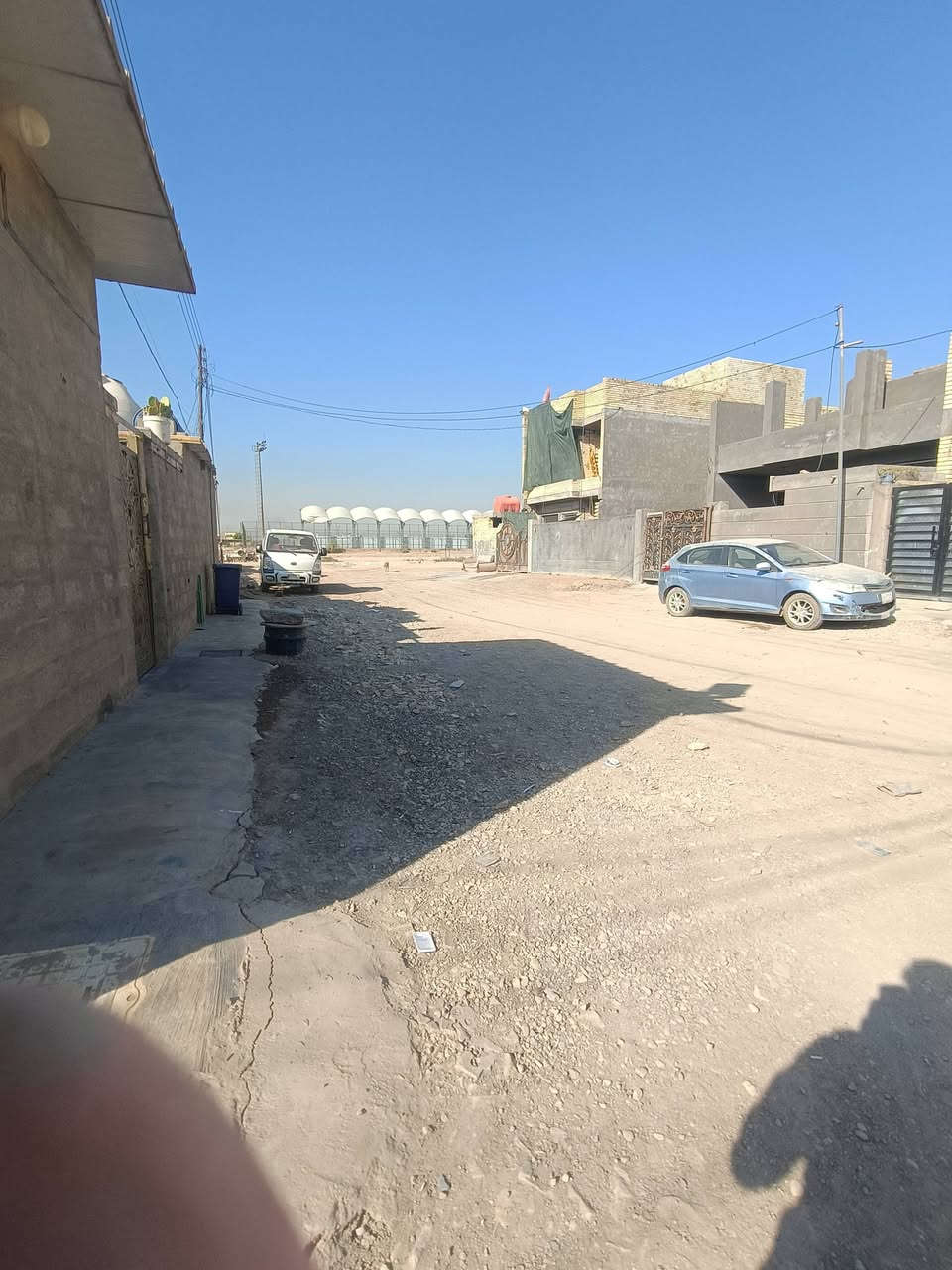 للبيع بيت تجاوز في الخالصه خلف الملعب المساحه 250 م.   2غرف نوم صاله استقبال مطبخ صحيات.  السعر 19
***********
