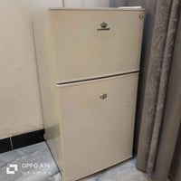 ثلاجة صغيرة • للبيع