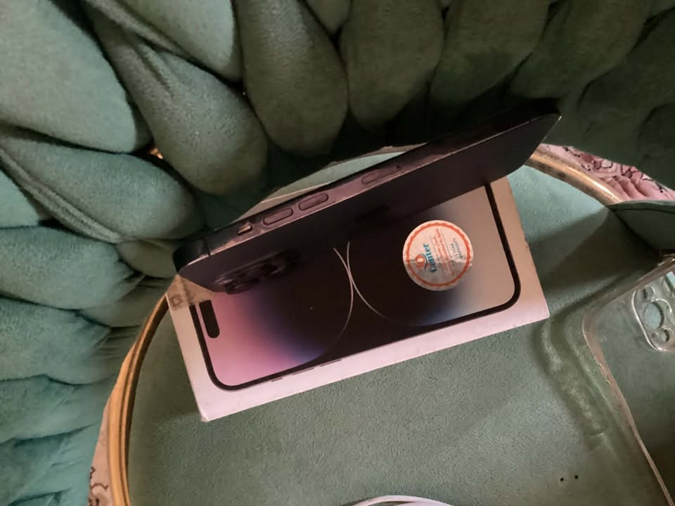 I phone 14 pro max 128g

اللون المرغوب Deep Purple تك سيم ماخذه من أربيل 10سنتر مبدل شاشة فقط ٣ خيارات كامله هيه وحساسها جبتهه وبدلتهه وأهل المصلحه يعرفونها باقي الجهاز كله بلادي بشرط انطيكياه بطارية 80% نزلت قبل يومين صارت 79% بالنسبه للآيفون 14 هيج نسبة كلش زينه شحنه ممتاز ماينزل بسرعة وياه كارتونته وواير سعره 620…(***********) مكاني بغداد واتس فقط

