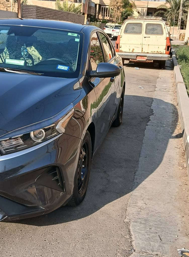 السلام عليكم للبيع كيا فورتي ٢٠٢٣ وراد امريكي حادث جاملغ خلفي وباب وصبغين الصفحه توحيد لون بدون دواخل لغود شواصي مكفوله السياره ماشيه٢٨ الف كير مكينه حداديه كله مكفوله وعلى وظع الشركه السعر١٢٨ وبيه مجال بصيط للستفسار *********** بغداد, العراق
