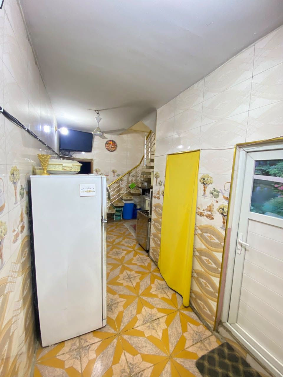 دار سكن للبيع مساحه 75متر طابق ونص 2 نوم صاله مطبخ صحيات مناور شارع الكهرباء قرب مدرسة زهور العراق اي استفسار تفضل *********** مكتب الزيدي للعقار
