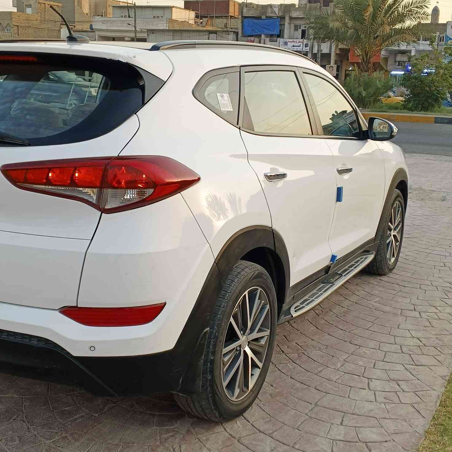 هيونداي توكسون موديل 2016
مواصفات نص فول
خليجي مكفوله كفاله عامه 
بانوراما سياره جديده 
نص فول مواصفات 
توقف تلقائي
تحديد مسار
تحديد سرعة
رادار امامي 
رادار خلفي 
رادار جانبي 
لايت ليد امامي وخلفي
كاميرا دوارة 
بلوتوث 
محرك ٢.٤ دوش
گير محرك بشرط
٣ انظمة للقيادة  سبورت + نورمال + سمارت
بريك بصمة 
مرايات اشارة + رادار + نقطة عمياء
رقم بغداد جديد بسمي 
سنوية وهزة جديدة 
السيارة عنوان بغداد حي النصر 
للاستفسار ***********
#السعر 163وبيها مجال بصيط
