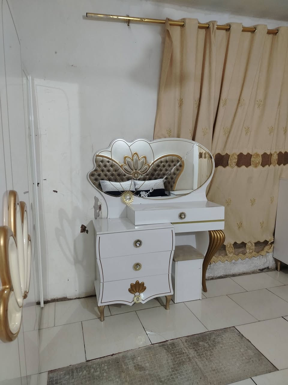 للبيع السعر ٣٠٠ بيهه مجال بسيط مكانههالدوره اتصىل ***********
