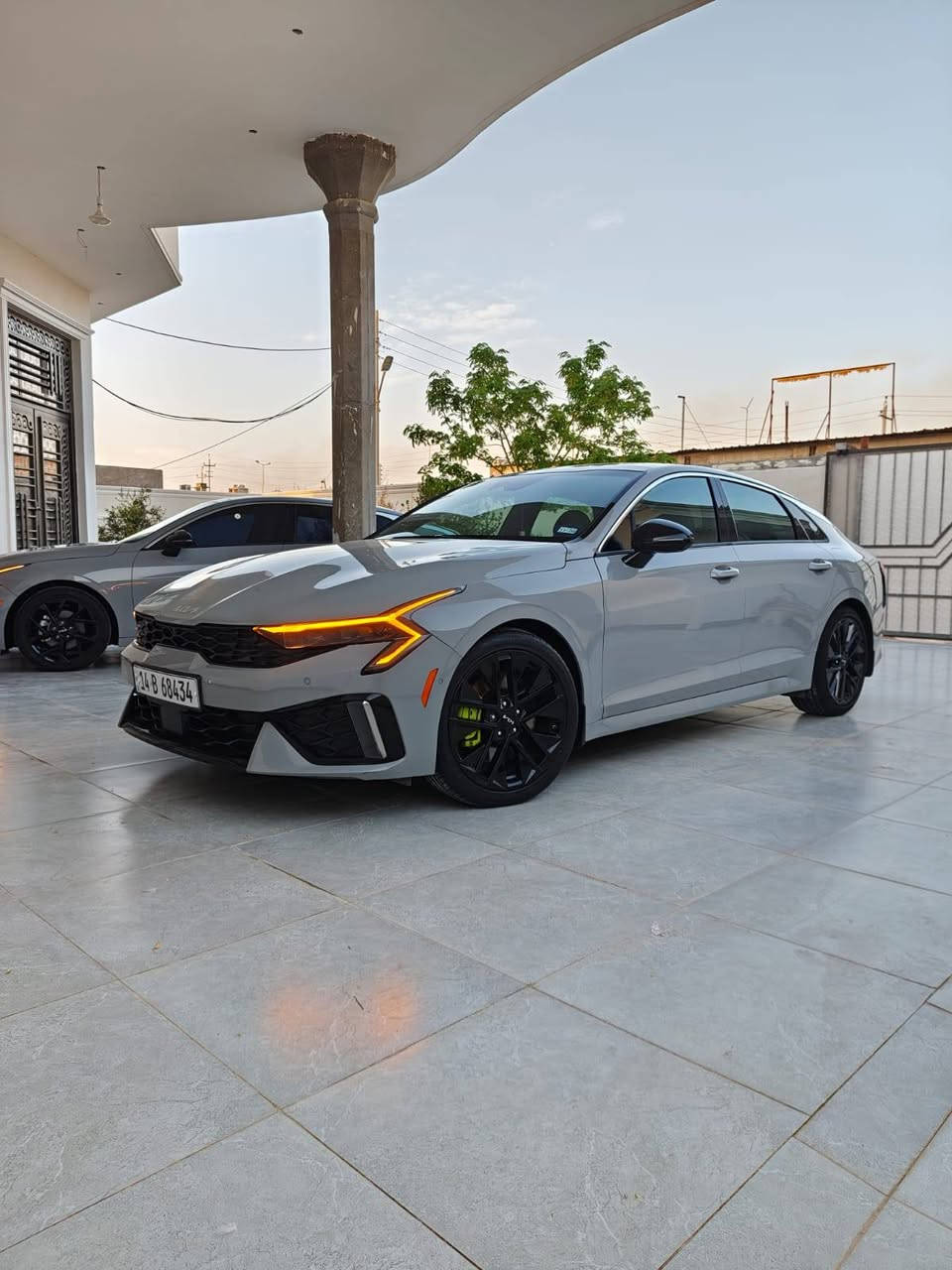 _🔥 للبيع K5 GT 2025 - لون سمنتي المميز 🔥_
كيا K5 GT موديل 2025 وارد امريكي

_التفاصيل:_

- اللون: سمنتي / الداخل مختم GT 

- الممشى: 14 الف ميل فقط

- المحرك: 2.5 تيربو - 293 حصان

- الحالة: تبديل بنيد فقط + شبر صبغ بداير الجاملغ الخلفي، بدون دواخل  - نظافة 99%

_المواصفات فل GT:_

بانوراما، شاشتين كبيرة، كاميرات 360، كراسي كهرباء تبريد وتدفئة، ميموري كراسي، رادار + نقطة عمياء + تحديد مسار، اوتو بارك، بصمة وتشغيل عن بعد...وبعد بيها مواصفات 

السيارة جاهزة ومابيها اي نقص، فحصك هو الحكم.

_السنوية:_

رقم شهداء باسم ولد صديقي، تاخذ وكالة عامة، تقريباً بعد سنة وشوية وتصير حرة تحويل.

_السعر: 215 ورقة وبيها مجال بسيط للشراي 

مكان السيارة: البصرة

للاستفسار اتصال او واتساب: ***********

