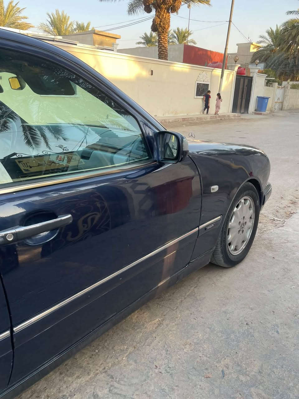 للبيع مرسيدس موديل ٩٩ محرك افنكارد المرغوب السياره. صبغ عام بدون حادث محركها نضيف باسمي. جاهزه للتحويل وسنويه لحد ٣١ تبريد شغال. صدر حداديه تخم تاير  شلعتها تخبل    بيها نقص  قبق السماعات العلى الدشبول فقط  
سعرها ٨٥  ورقه وبيها مجال 
***********
