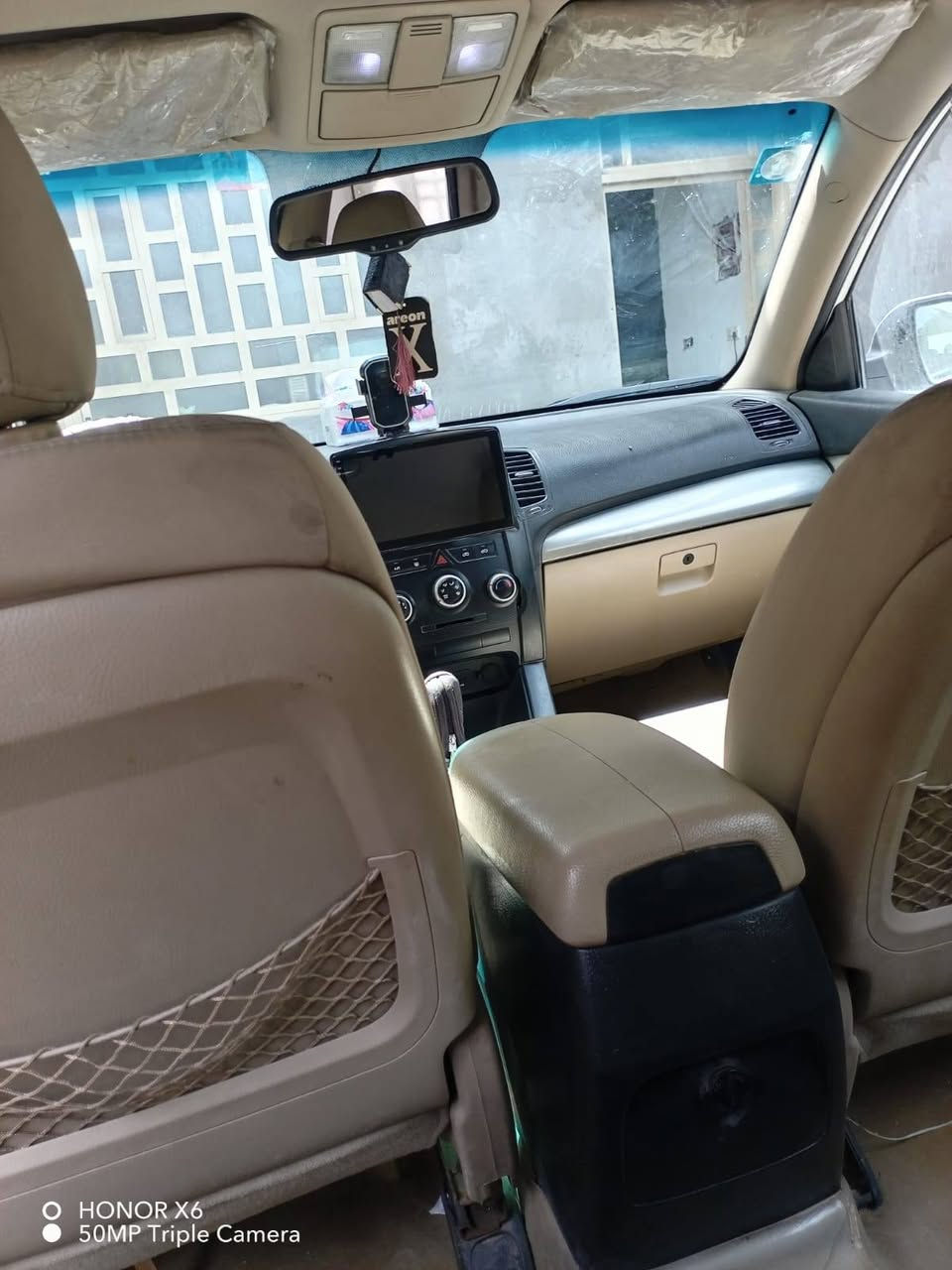 سورينتو مديل ١١ كامرا وحساسات وشاشة وكاملة حدادة مضبطها تخم تاير قبل شهر شديته والوصل موجود بسمي ومسويلها هزه قبل سنه لان حولتها بسمي ١٤٥ وبيه مجال رقمها جان بصرة وحولته بسمي دولي يعني كبل احولك بيتنا خصيب حمدام 
***********

