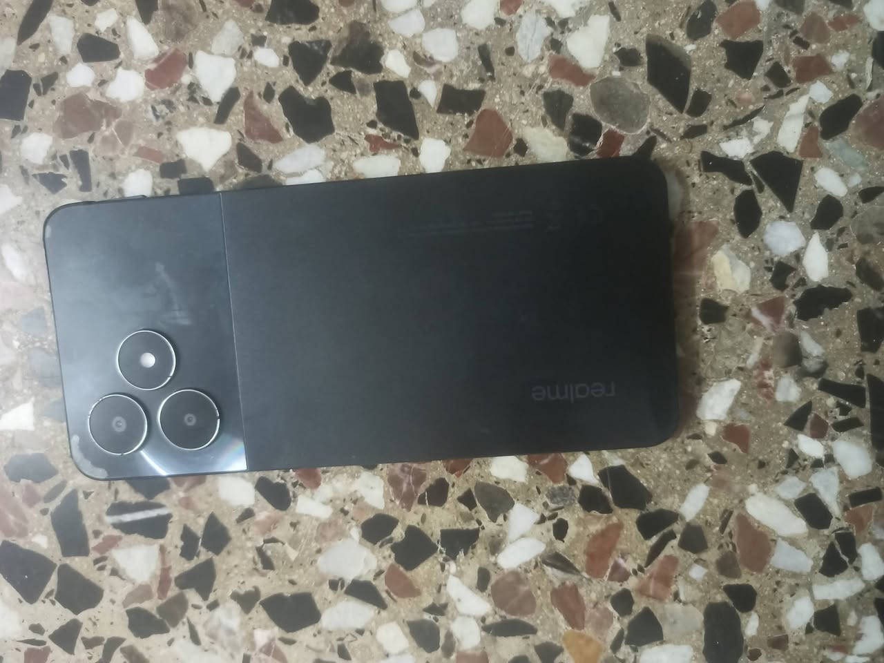 ريلمي نوت 50
بطاريه 600الف بتقعد يومين

زاكره 128
رام 4

بصمه اصبع هبشه 

كمرات نضيف فاتوره 
بي كسر بلشاشه بسيط
الموقع بغداد حريه 
السعر 100 بي مجال حك جيتك
رقم الهاتف ***********
