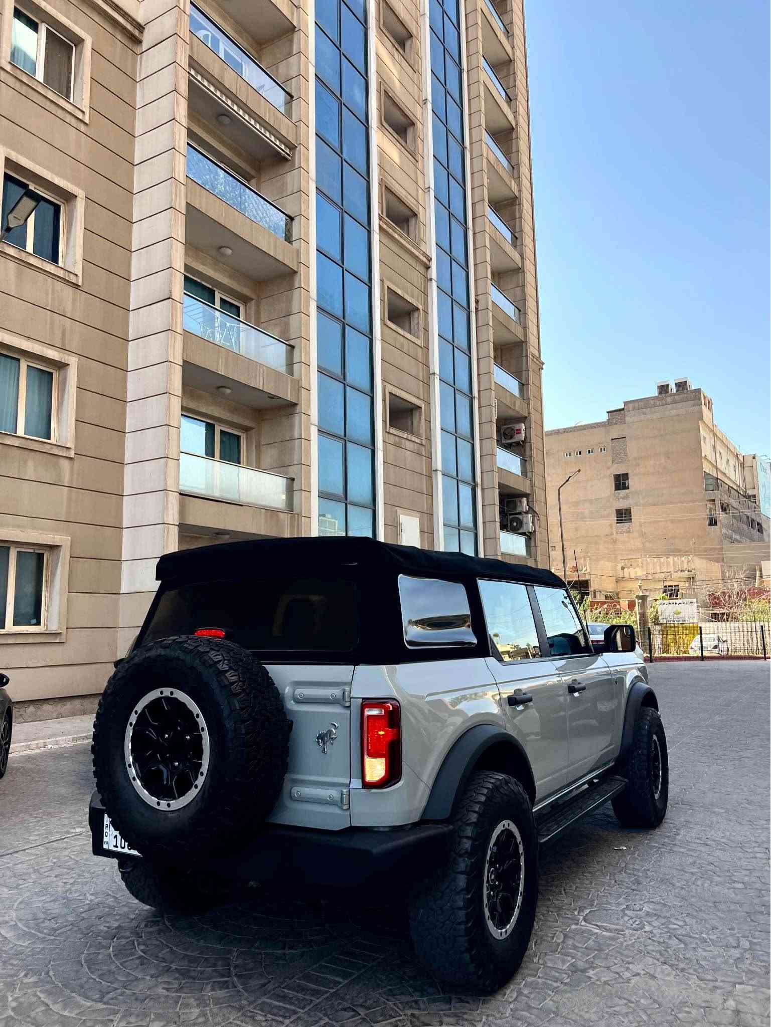 فورد برونكو ٢٠٢٢ جبلي 
258فخر الصناعه الأمريكية القوه المتانه التحمل 
لون سموك المرغوب 
محرك v4 
فور ويل عتله مودات 
٣ دكم شاشه 
سياره جديده عدله 
تايرات تخم لوك 
ضرر جاملغ بنيد شواصي لغد شرط 
مكان سياره اربيل ***********
السعر ٢٥٨$ بلاش أربيل, العراق
