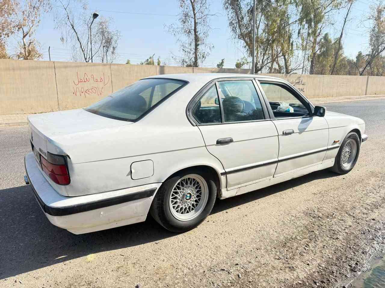 بي ام موديل 1990 رقم اربيل سنويه جديد لحد 2030 كوبون بانزين حجم 525 ia بيها ملاحضات صبغ  صدر دبلات كله جديد  السعر 45 رقم الهاتف ***********
