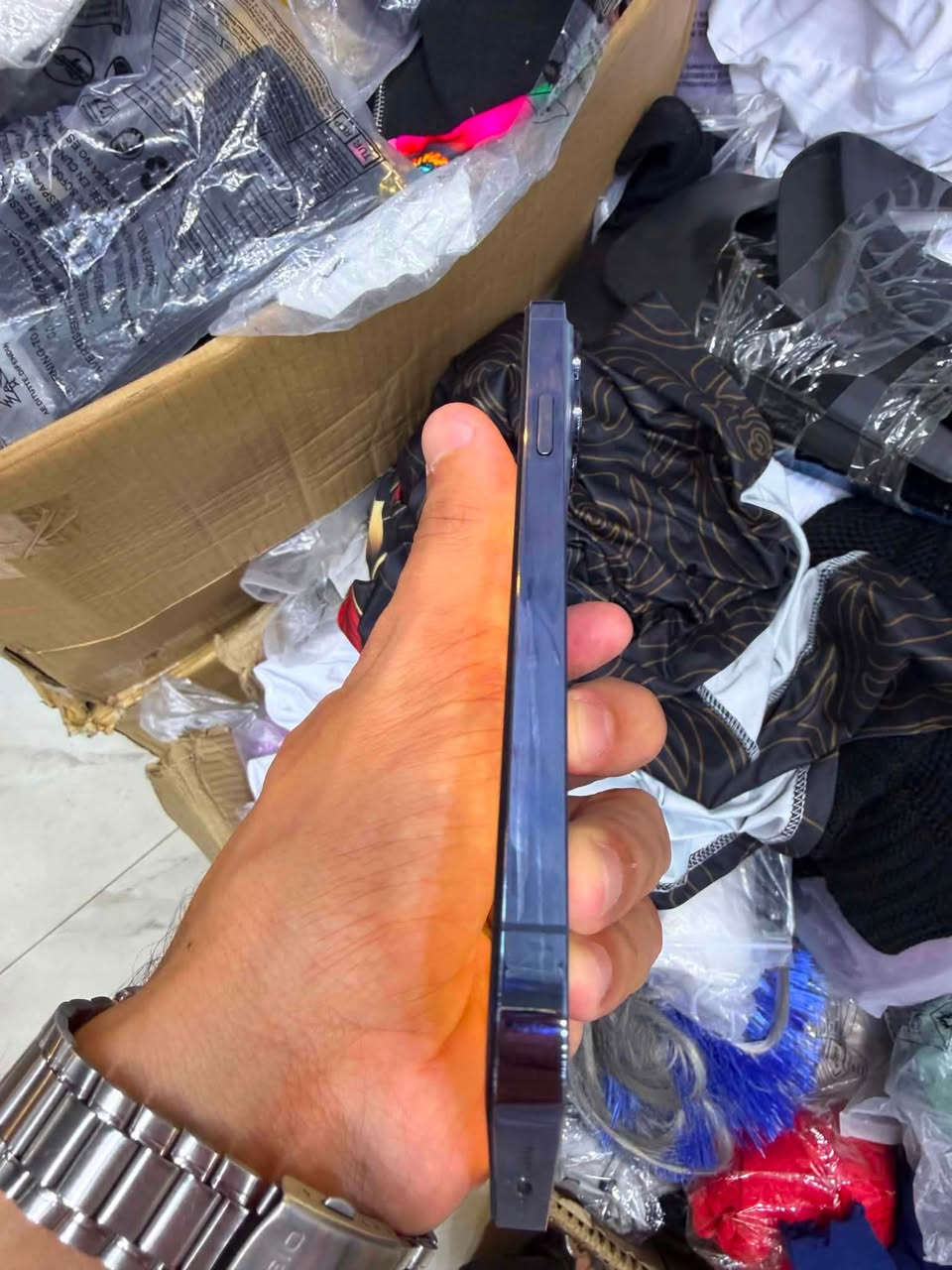 ايفون 13 برو ماكس لون بحري مميز الجهاز عربي شرق اوسط ذاكره 256 بطاريه 89 الجهاز مستبدل بطاريه مستعمله وكامره مستعمله تقرء شاشه تجاريه اصليه فيس ايدي شغال كلشي شغال صوت اتصال اللمس كلشي شغال زلغ راحد مابي كلش نظيف الجهاز سعر الجهاز 440 وبي مجال العنوان بغدا المنصور رقم بي واتساب *********** وموجود ع خاص
