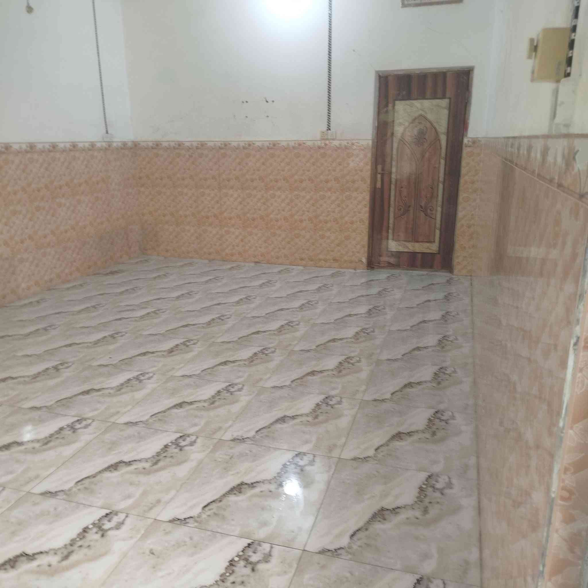 بيت للبيع المساحة 450م  في منطقة الطهمازية قرب مركز شرطة سيف سعد على الروائي الكبير يبعد عن الشارع العام 200م السعر 85
للاستفسار ***********
