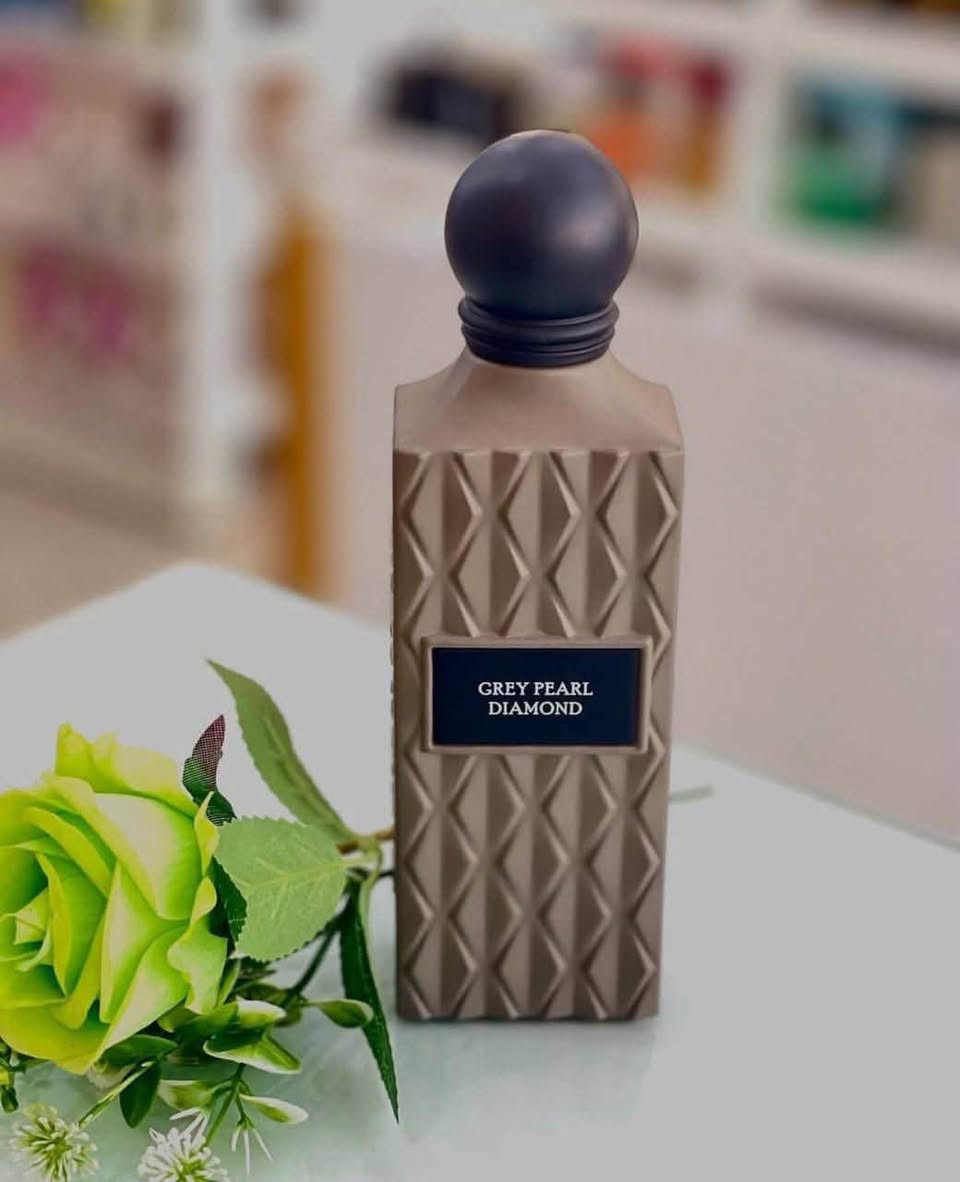 عطر غراي بيرل دايموند من ابراهيم القرشي
- الروائح الأساسية :
مقدمة العطر : روائح مانية، توت ، 
قلب العطر : ياسمين ، باتشولي ، ورد
قاعدة العطر : خشب العود ، بخور ، توابل

سعر درزن ١٢ قطعه 110 الف

https://t.me/ak3000a

رقم الحجز وتساب 
***********
