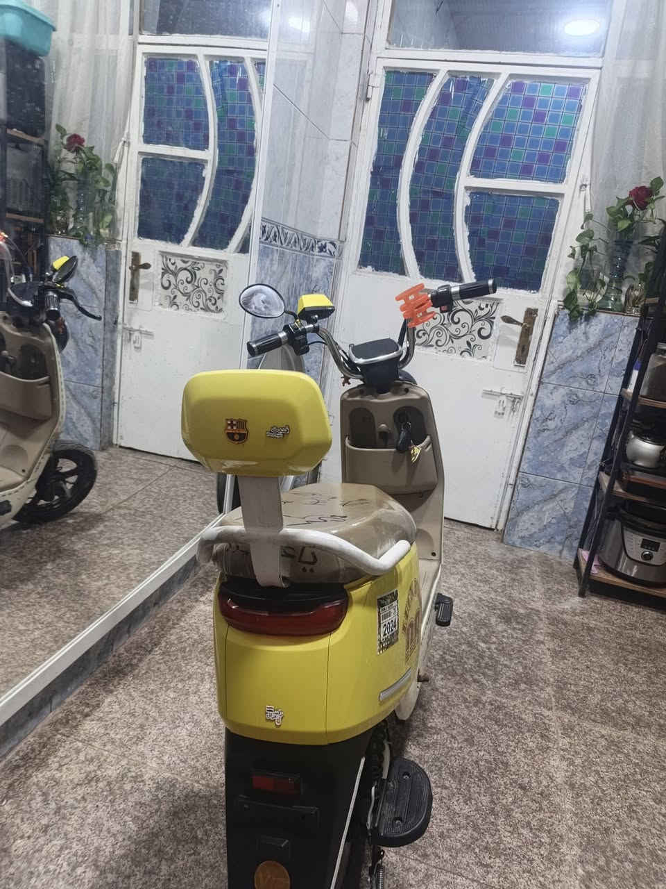 السلام عليكم دراجه شحن جديده اشاره يمنى ويسرى شغالات بصمه مفتاح ثنين بطاريات جيده  السعر 270 و بيهى مجال العنوان بغداد الشعب قرب مستشفى الزهراء الهلي الرقم الهاتف ***********
