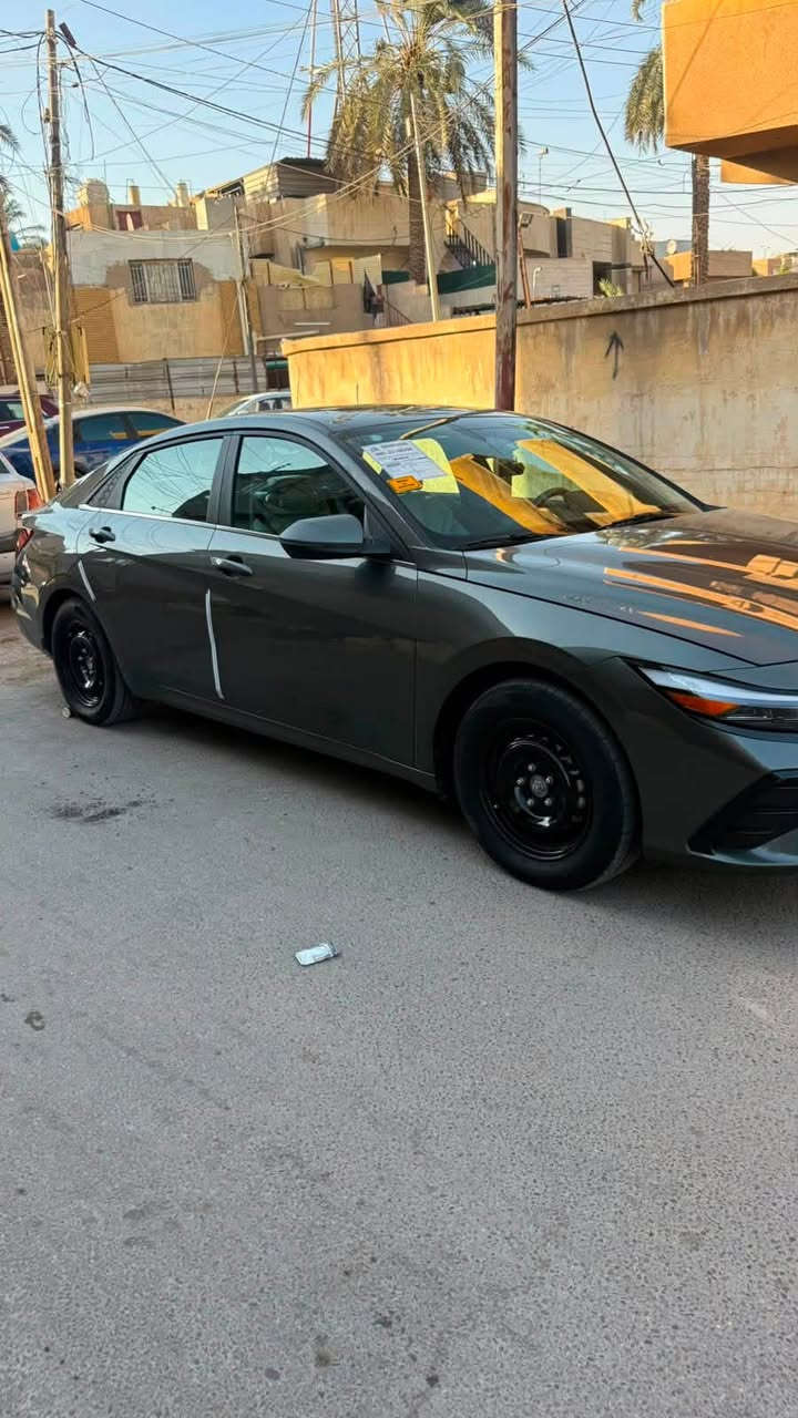 سلام عليكم النترا هايبرد برو٢٠٢٥جديدة جداً سياره فول مواصفات فتحه تحكم ستيرن كشنات تدفئة تبريد لد متغير 360لون ردرات امامي خلفي جانبي سياره جديده بمعنى الكلمة 
حادثها جاملغ خلفي وباب البجم كبسة وحده 160$    وبيها مجال  ***********
