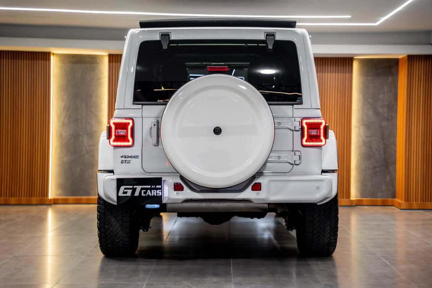 jeep Wrangler haig altitude  🤍🔥
اجمل واحلى رانكلر القطعة النادرة والمميزة جداً 

رقم السيارة : بدون رقم يترقم محافظات اقليم 
موقع السيارة : دهوك 
نوع السيارة : جيب رانكلر 
موديل السيارة : 2024 
المسافة المقطوعة: 21.000 ميل 
حجم محرك 4 سلندر هايبرد 4XE

مواصفات:  high altitude  فول 1/1 

بصمة تشغيل 
بصمة ابواب 
كراسي تدفئة وجلد كامل 
ستيرن تدفئة 
تشغيل عن بعد 
سقف بانورامي 
تبريد مركزي قطعتين 
دفع رباعي 4*4 
تحكمات تحديد سرعة اوامر صوتية فول 
شاشة كبيرة 
كاميرات عدد 2 امامي وخلفي 
انظمة قيادة hybrid.electric.saev 
تراكشن مانع انزلاق 
نظام اوتو ستوب 
لايت زينون LED
بك لايت LED
حساس خلفي 
رادار مانع تصادم امامي 
رادار نقطة عمياء 

ملاحظات:  بدون صبغ مكفولة كفالة عامة سيارة جديدة ما شاء اللة 

للأستفسار :

***********
***********
