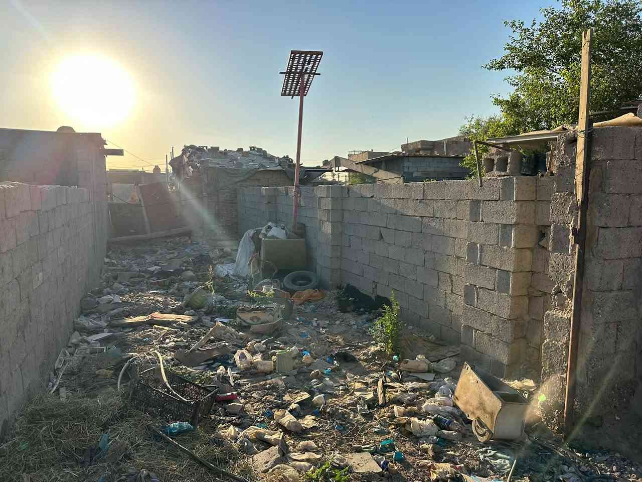 قطعه مع بيت صغير  غرفه ومطبخ وصحيات 150 متر  بيت متروك في منطقه الفضيليه حي القدس خلف مستشفى الفضيليه بشارع مرتظى ابو الأسواق واجه11نزال 15   مي كهرباء مجاري تبليط كاملات السعر  38وبي مجال لاتصال ‭***********‬
