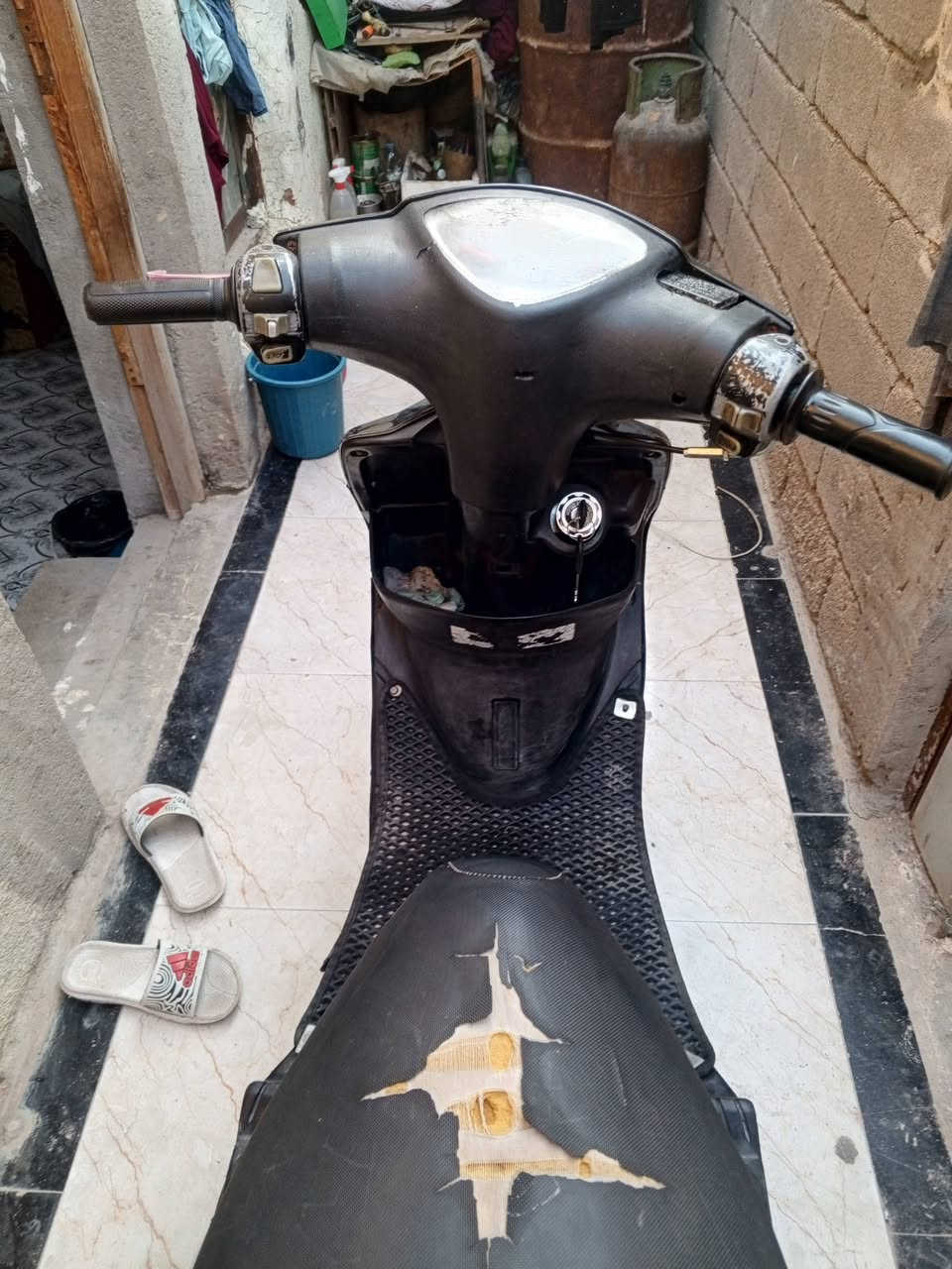 للبيع ماكس عدله بوشه بلاد 49مفتوحه ولفات وزنجيل فقط تشتغل بس هندر نقص باتري دراجه نضيفه سعر 500العنوان بصره الاصمعي الجديد ***********
