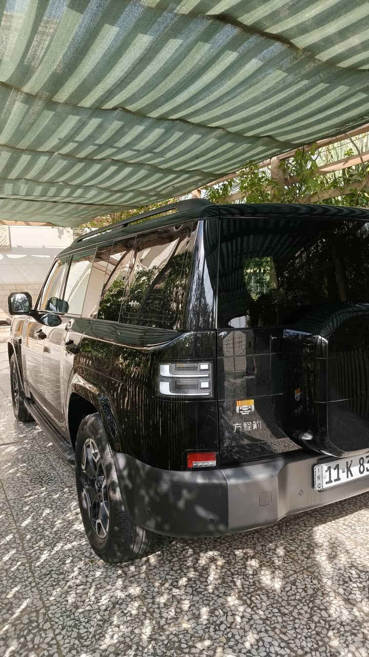 بي واي دي ليوبارد 7 موديل 2025

الموديل: 2025
الممشى: 10,000 كم قابل للزيادة
الكفالة: مكفولة كفالة عامة
السعر مميز:52 مليون دينار 

المواصفات:

- محرك 1.5 لتر تيربو مع نظام هايبرد قابل للشحن (PHEV)
- قوة 483 حصان
- عزم 620 نيوتن.متر
- تسارع من 0 إلى 100 كم خلال 4.5 ثانية
- بطارية Blade سعة 35.6 كيلوواط ساعة
- مدى كهربائي حتى 120 كم
- مدى إجمالي حتى 1100 كم
- شاشة وسطية كبيرة متعددة الوظائف
- شاشة عرض أمامية HUD
- سقف بانوراما
- كاميرات 360 درجة
- حساسات أمامية وخلفية
- مقاعد جلد كهربائية مع التدفئة والتبريد والتدليك للمقاعد الأمامية
- شحن لاسلكي للهاتف
- ثلاجة داخلية تبريد وتسخين
- نظام صوتي فاخر
- مثبت سرعة متكيف
- المحافظة على المسار
- مراقبة النقطة العمياء
- فرملة طوارئ تلقائية
- تشغيل ذكي بدون مفتاح

السيارة بحالة ممتازة ومكفولة
للاستفسار //
***********
***********
مكان كربلاء/حي الحسين
