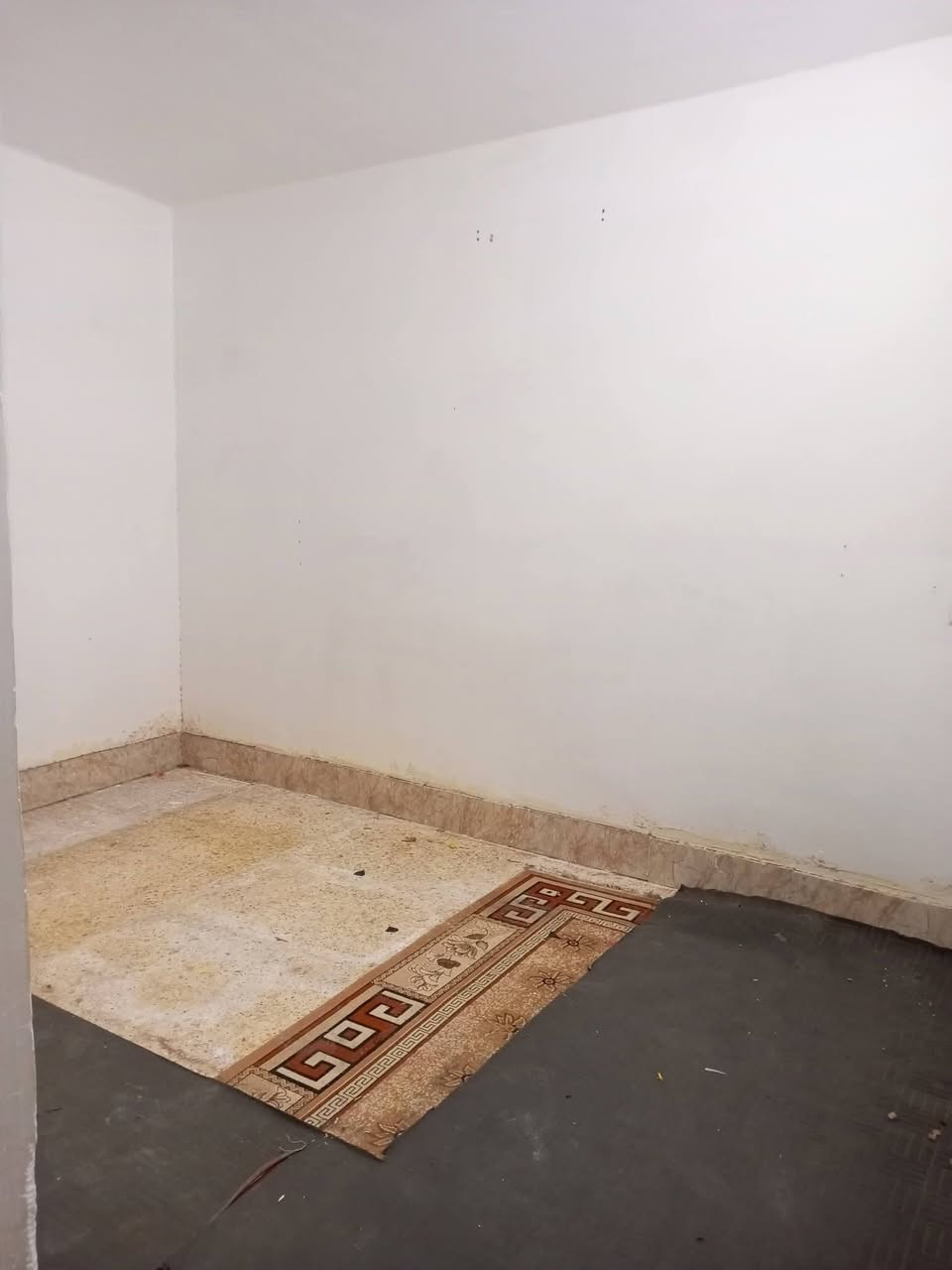 🏠✨ للإيجار – مشتمل ارضي  90م مربع✨🏠 

الموقع / شارع سالم جهه الجمهوري من البداية موقع حلو 

📍 المواصفات:

🛋️ استقبال 
🏢 صالة 
🛏️ غرف 1
🚿 مجموعة صحيات متكاملة
🍽️ مطبخ مفتوح على الصاله 
🌤️ ارضية كاشي 
💼 

📞 للاستفسار: ***********
