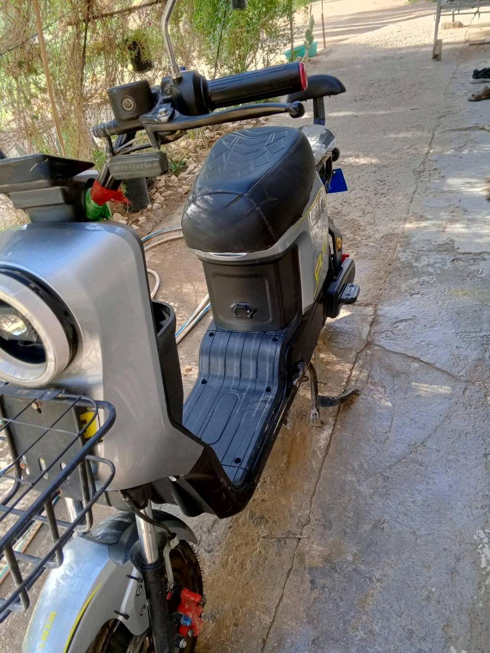 باسكل شحن R9 للبيع سعر 450 وبي مجال شغال كهربائياته كلهن شغاله بطاريات جدد للاستفسار راسلني على الواتساب وبلخدمه المكان كربلاء قرب الامام عون ***********