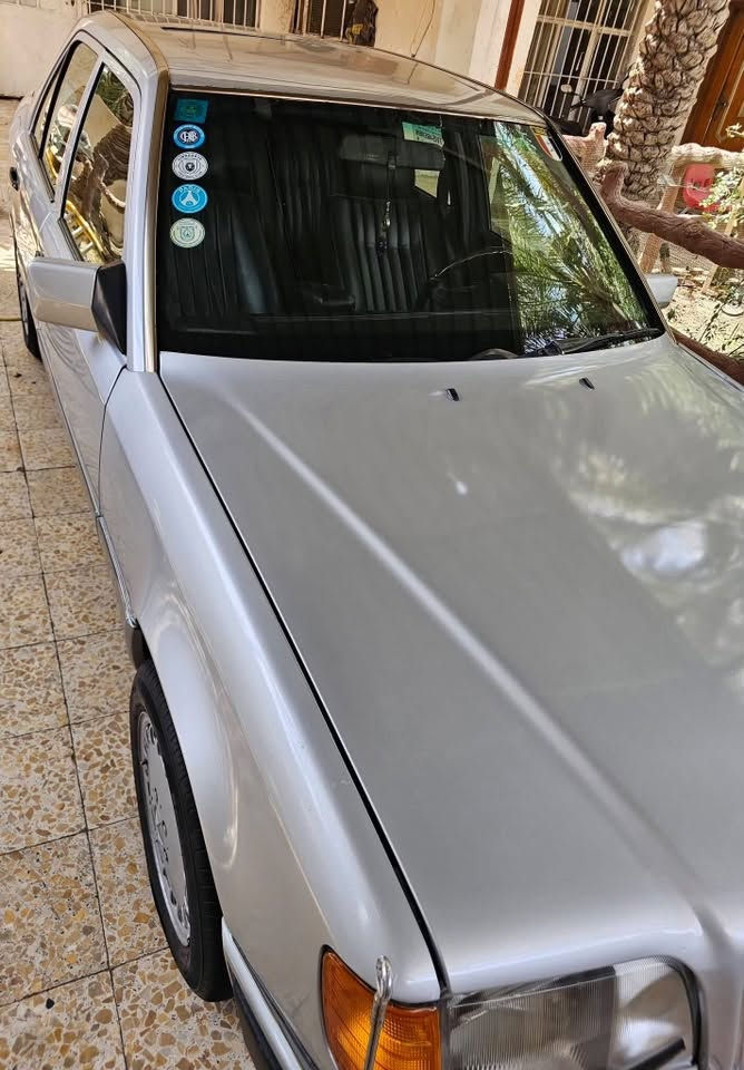 مارسدس موديل ٩٣
رقم بغداد
مكينه ٣٠٠٠vvt
قواعد دبل بلاد 
بيه خياسات الارضيه الجوه السايق والصدر مصلحات
وبيه حادث بخشم الجاملغ الايمن  
تبريد شغال 
السياره جاهزه من كلشي 
مكاني الناصريه المركز ***********
السعر ٤٣ ورقة وبيها مجال
