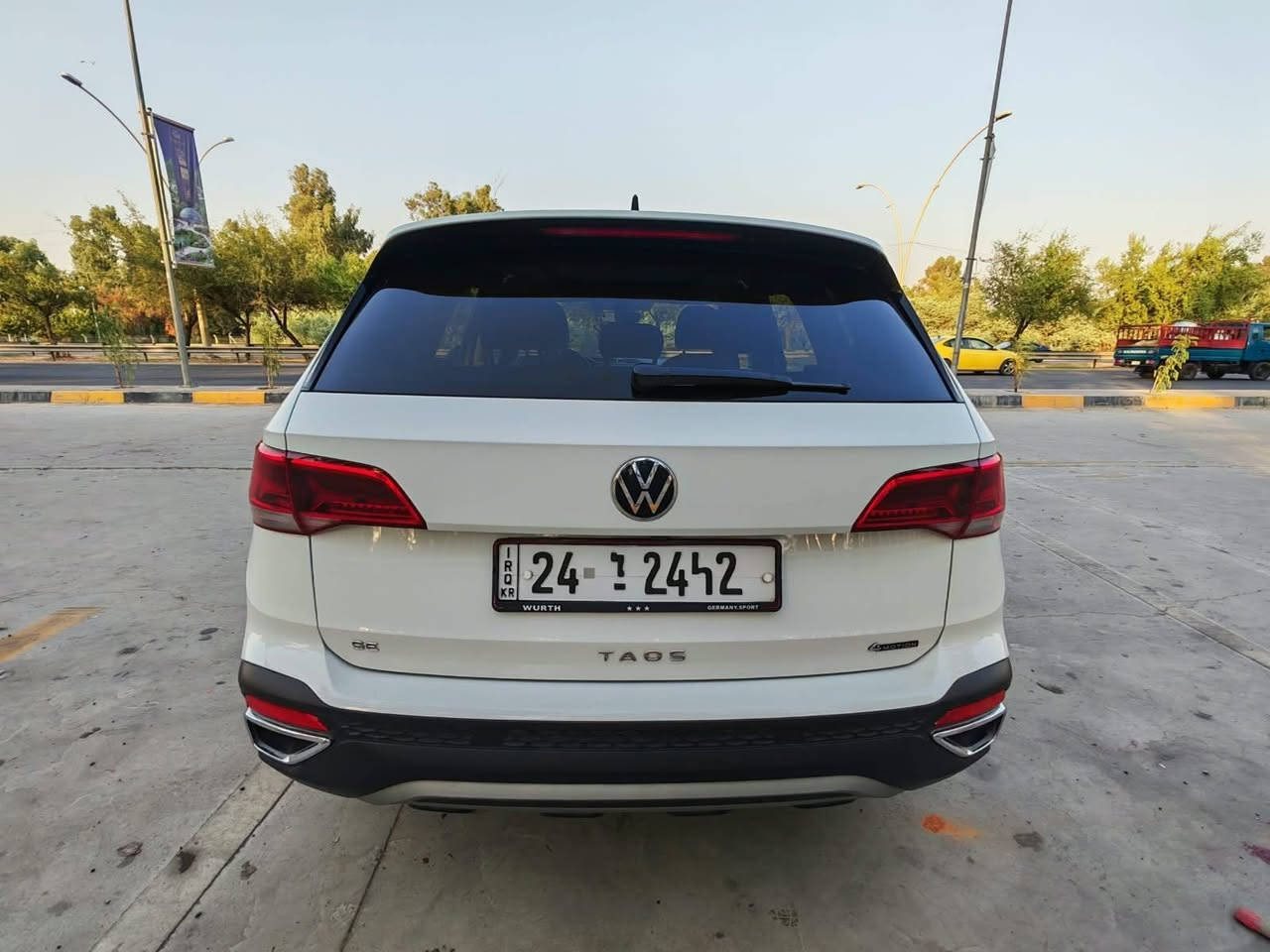 🚘 للبيع المستعجل | فولكسواكن تاوس Volkswagen Taos 2023

🔹 الموديل: Volkswagen Taos 2023
🔹 الفئة: SE
🔹 اللون: أبيض
🔹 المحرك: 1.5 TSI تيربو – 4 سلندر
🔹 ناقل الحركة: أوتوماتيك
🔹 الدفع: AWD – دفع رباعي
🔹 الممشى: 55,000 كم
🔹 الحالة: شرط كير ومحرك
🔹 الوارد: أمريكي
🔹 الضرر: ضرر بسيط، تم استبدال قطعة واحدة فقط، وهي الجاملغ الأمامي جهة النفر، ولا علاقة للضرر بالمحرك أو ناقل الحركة.
🔹 الداخلية: بدون أضرار داخلية
❇️ أبرز المواصفات
• تشغيل بصمة/زر تشغيل
• دخول ذكي بدون مفتاح
• شاشة معلومات وترفيه
• Apple CarPlay وAndroid Auto
• كاميرا خلفية
• حساسات خلفية
• مثبت سرعة
• تحكم بالمقود
• تحكم أوتوماتيكي بالمناخ
• مقاعد أمامية مدفأة
• مقود متعدد الوظائف
• إضاءة LED
• جنوط ألمنيوم
• أنظمة أمان وثبات إلكترونية
• مراقبة ضغط الإطارات
• وسائد هوائية وأنظمة مساعدة للسائق
كشنات تدفئة
للاستفسار 
 ***********
