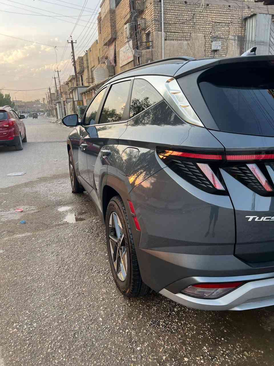 السلام عليكم توسان موديل٢٥ دخول جديد تفاصيل داخل الفديو السياره فول داخل ابيض جلد سياره زيرو ماشيه ٥الاف ***********

نص مكتوب في الصور:
- 75739435X