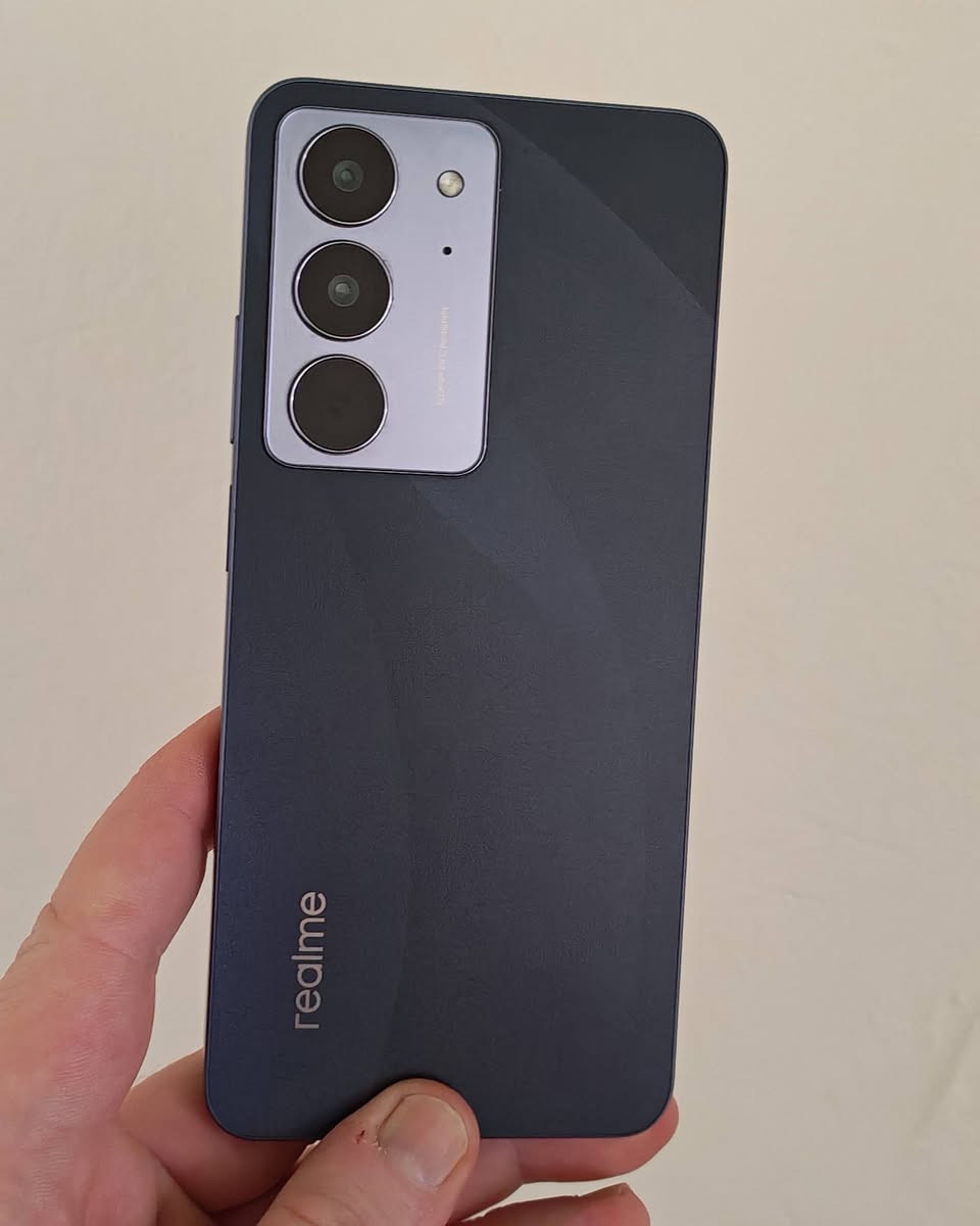 ريلمي c75x 256/24  مستخدم 20 يوم غراضه مسلفنه بيع مستعجل ويرهم مراوس ***********
