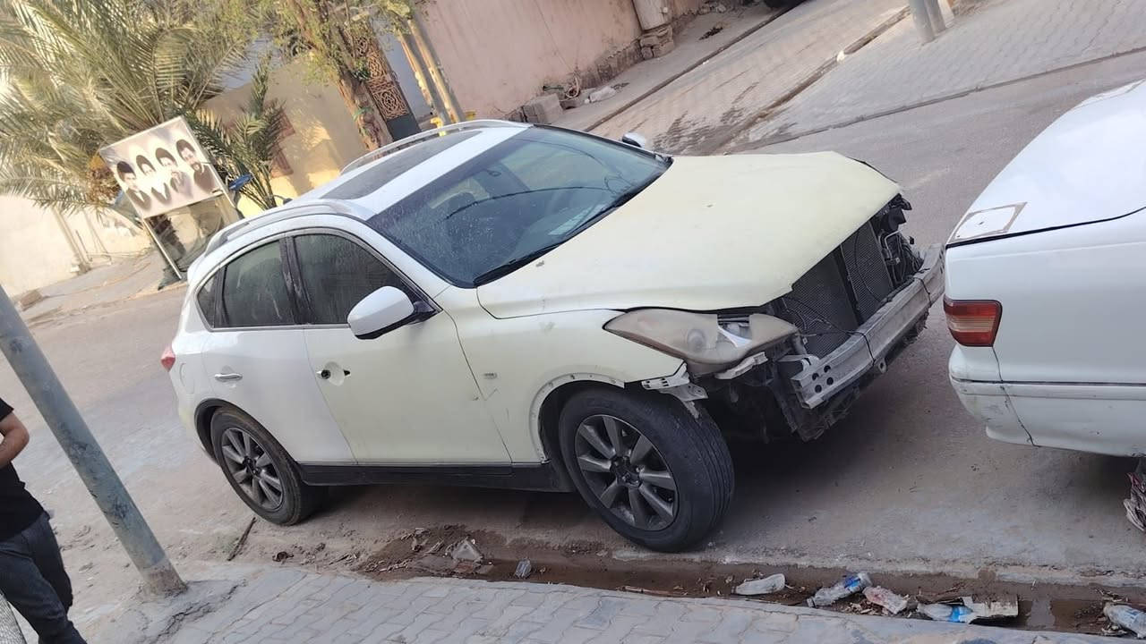 السلام عليكم انفنتي موديل 2008 للبيع سياره حلوه دواخل جديده بصمه شغاله تايرات جدد ماكينه 3000 ففتي  تبريد شغال رقم بغداد صاحبها ما اندله اتعهد بالسرقه والعشائر مكان نجف *********** سعر 45
