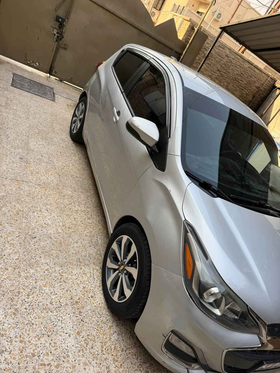 السلام عليكم
للبيع..
نوع السيارة / شوفرليت سبارك 
موديل / 2019
اللون / سلفر
الرقم / بغداد
المسافة المقطوعة / 102,000 كم
الحادث / جاملغ خلفي + صندوق
السعر / 7,800$ وبي مجال بسيط ‼️‼️
الموقع / بغداد 
للتواصل / ***********
