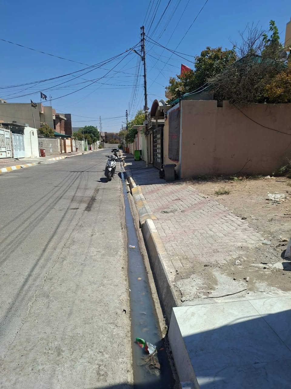 قطعة ارض طابو صرف مساحة ١٧٥ م
واجهة ٧م
عمق٢٥،موقع مميز قرب نادي طوز الرياضي منطقة ٧٧ 
للتواصل والاستفسار على الرقم ***********
