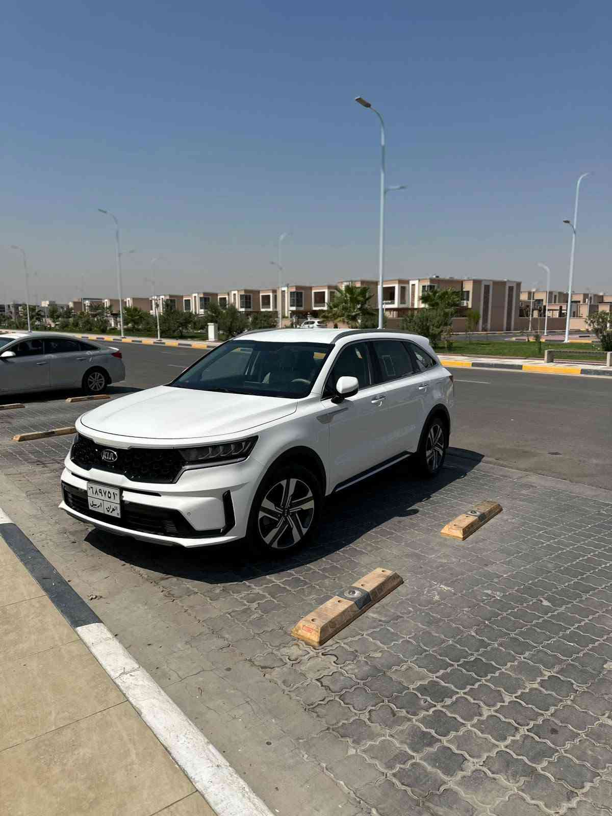 السلام عليكم سياره للبيع في البصره سورنتو السياره كفاله عامه موديل 2021 
موصفات
 جنطه كهربائية
 گير موس
كشنات كهربائية 
السعر 240 ورقه وبيه مجال 
رقم الهاتف***********
