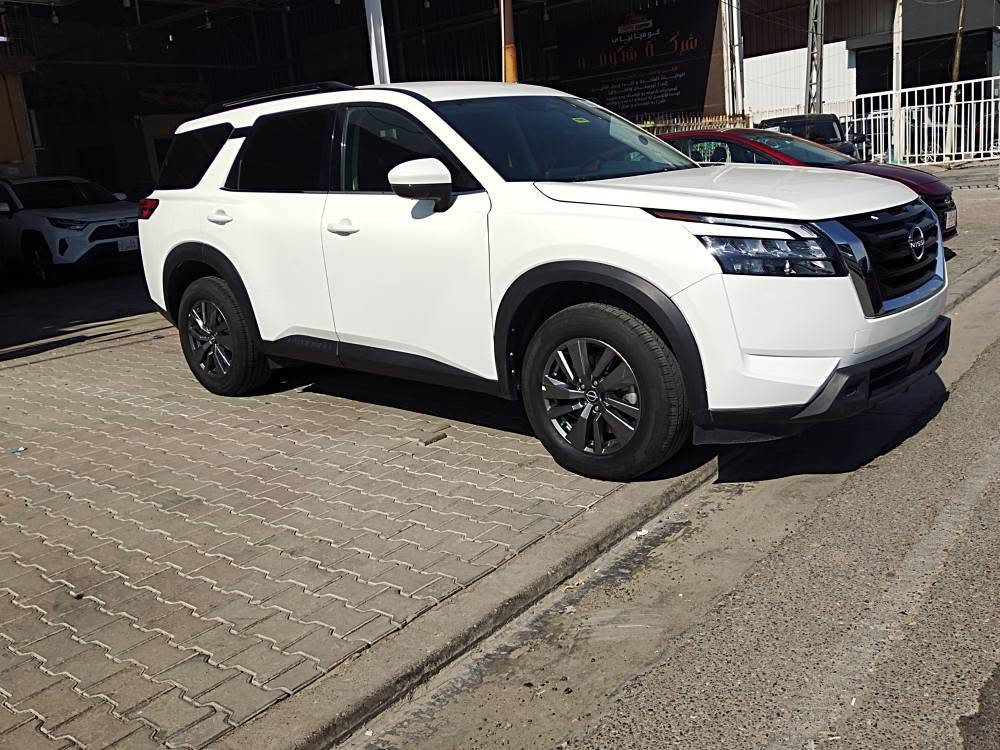 2025 Nissan Pathfinder, SV
كــاتـــي يتـــرقم .اربــيل ..سليمانية ..دهوك
السيــارة .جامرلغ امامي سائق صبغ 
.. بدون شواصي بدون دواخل. بدون ايراك
العداد 45 الف مايل
السعر 275$وبي مجال معامله
مواصفات 
..تبــريد مــركزي 3 قطع 
..بصمة. دخول دكي 
..داخل قماش اسود
..الحـجم 6/2500
..اوتوماتيك 9سرعات مع تبديل يدوي للمقود
..مقــاعد امـامي  كهــربائي 
..عدد المقاعد 7راكب
..رادار .نقطعة عمياء تحديد المسار 
.
مــكان السيــارة ..كركوك 
للاستفسار 
***********
.. كركوك, العراق
