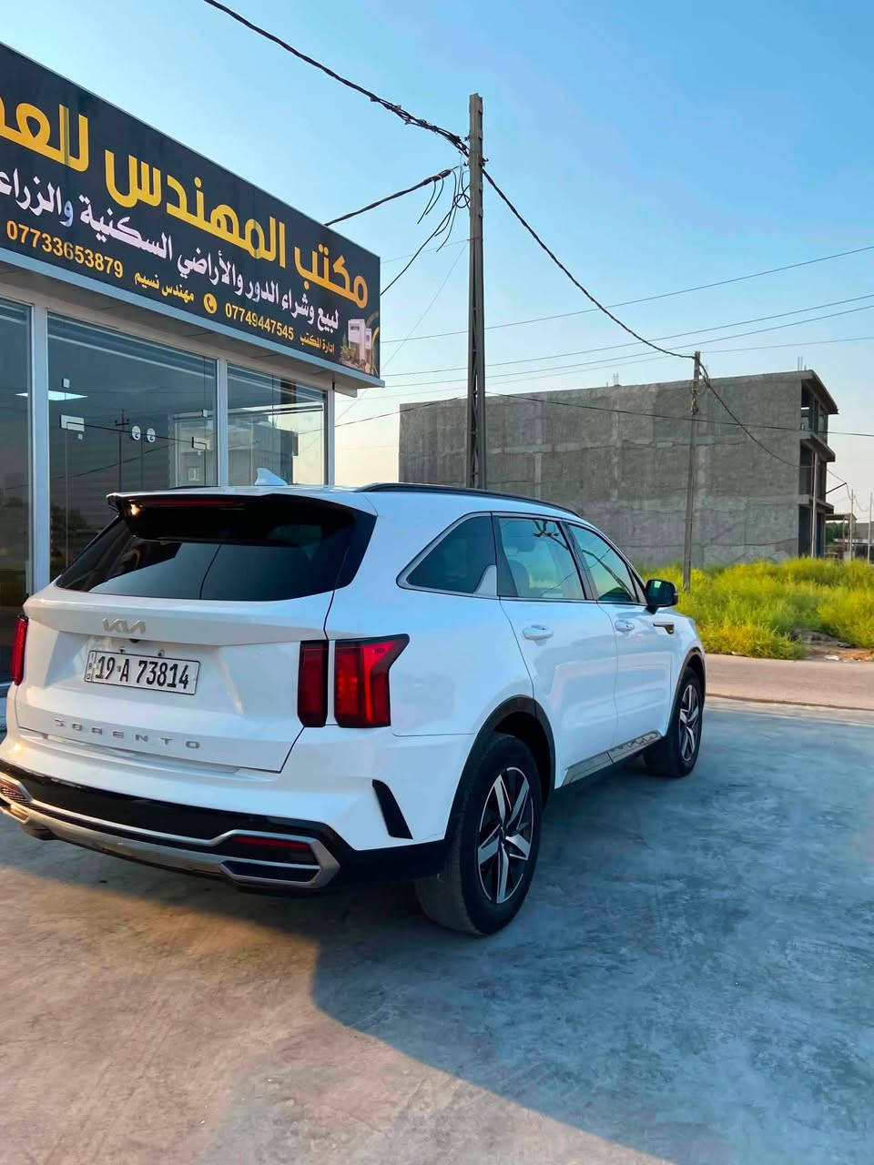 *للبيع كيا سورينتو 2022*
*المواصفات:*
- *المحرك*: 4 سلندر
- *الفئة*: فول ماعدا البانوراما
- *الحالة*: نظيفة ومرتبة جداً
- *التبديل*: مبدل الجاملغ والبنيد 
- *جاهزية*: السيارة جاهزة للاخير
(سونار بل منشور )

*السعر*: 183 ورقة
*التحويل*: مباشر
*المكان*: بابل - المحاويل
*رقم الاتصال*: ***********
