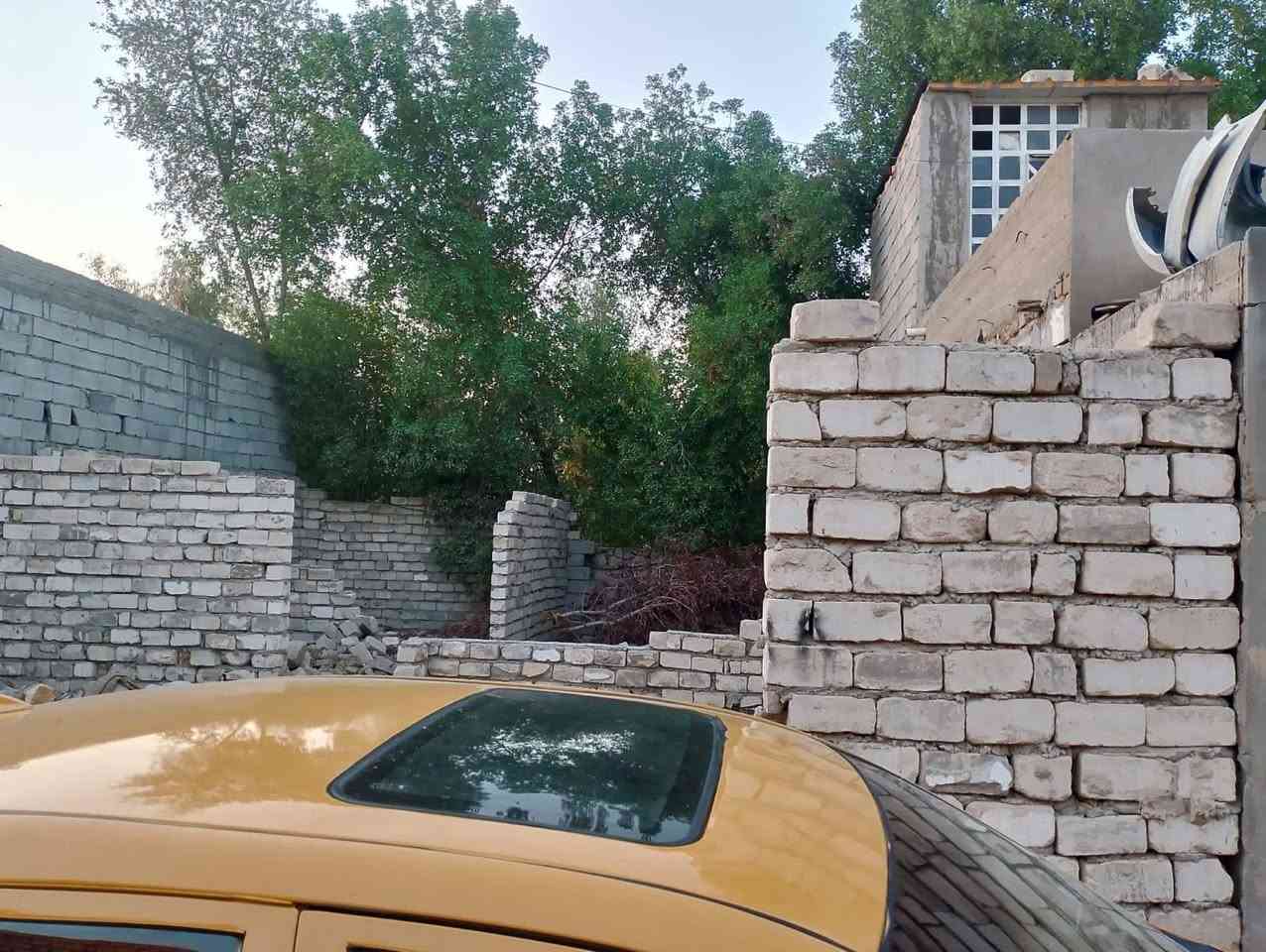 عرصه هيكل/بيع او مراوس بسياره / مكان حي الحسن شارع الرادار وره مجمعات سكر
⬛المساحه 100 م مربع 
⬛مكان حلو وشارع عريض 
⬛بناء غرفتين وصاله ومطبخ وتخاريج 
⬛قريبه ع الشارع 
⬛قرار 25 بيها قرار محكمه 
⬛بيع او مراوس بسياره 
رقم /‏‪***********‬‏ استفسار واتساب
