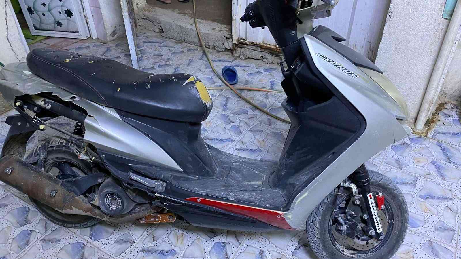 السلام عليكم سكنز شمعه بيه مكينه مال ماكس رمبه 
شرط الشلعه والنعومه كهربائيات شغاله سلف هندر فقط الصفاح بيهن كسر مكانه حله السعر ٢٩٠ وبيه مجال ***********
