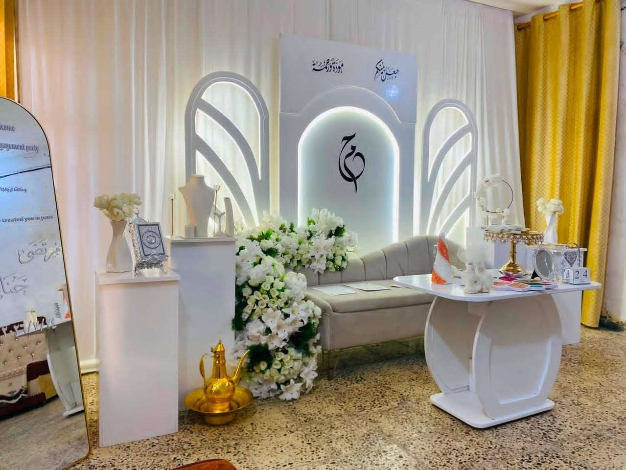 "كوشات أعراس واحتفالات ✨
بأحدث الموديلات وأرقى التصاميم
لحظاتكم نرسمها بأجمل صورة 💍🌸
📩 واتساب: ***********
📷 انستغرام: @perfec_t3"
باقي الكوشات داخل البيج ❤️
