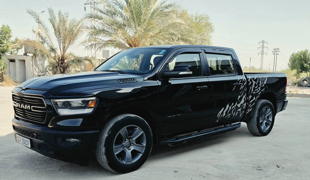 RAM
موديل 2022 
رقم بغداد باسمي 
ماشيه ٤٥ الف 
مواصفات بك هورن معروفه 
باب طويل بدي قصير  
مكينه 5700 v8
شاشه جبيره 
ويها محجر فتحته وضامه 
صبغ بنيد.  وجاملغ واحد لان بارد موحلو  وبيها بارد مشتغل درجه اولى باب خلف الصدر وموجوده صور حادث 
بيع بسعر مناسب او مراوس حسب الرغبه 
***********
